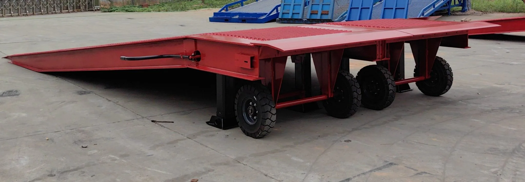 10' x 25' Steel Loading Dock Ramp – 50,000 LB Capacity with Adjustable Height | Model 4121221 - Image 3