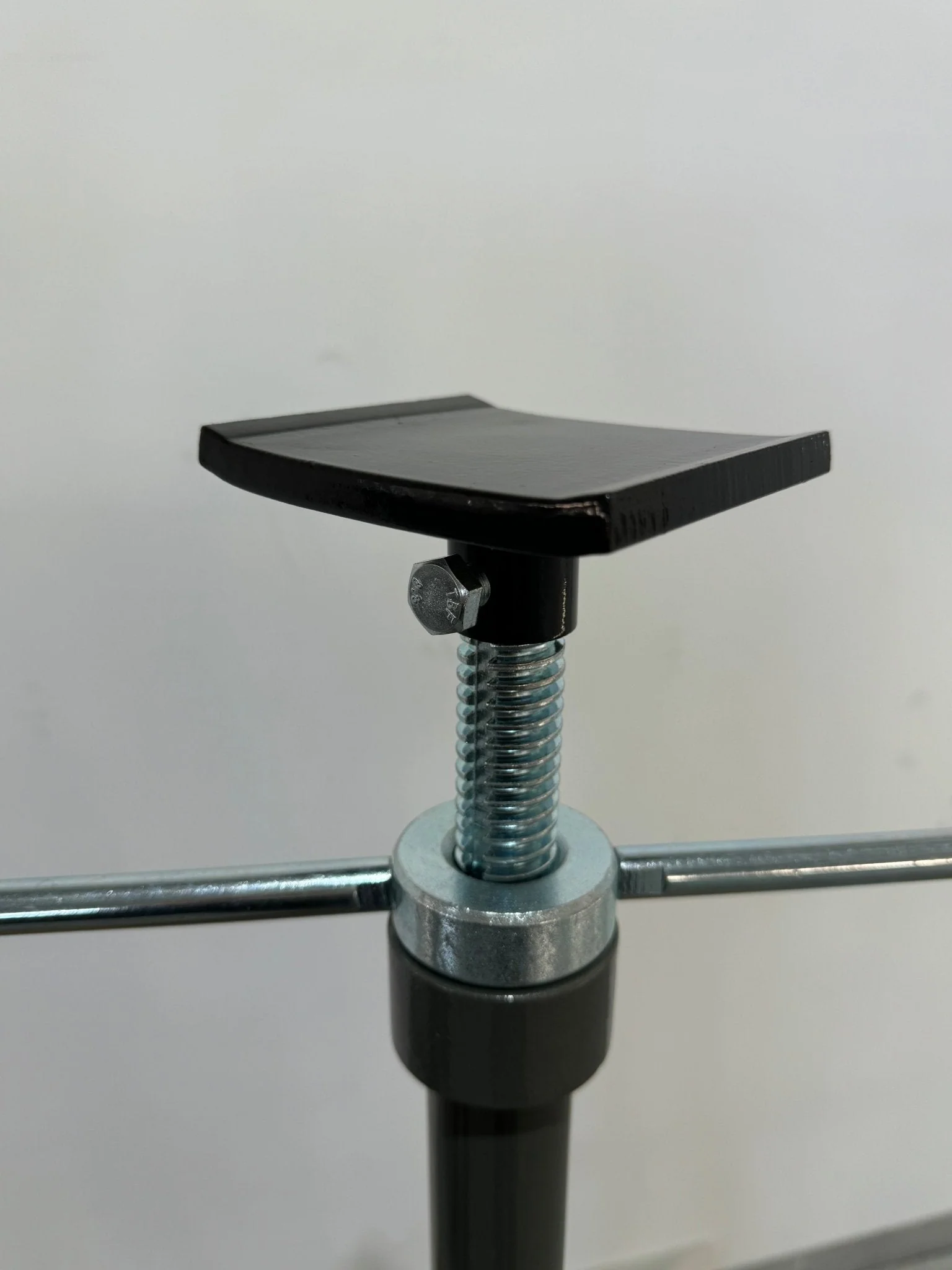 2 Ton Under Hoist Tripod Stand Heavy Duty Vehicle Support Stand – 25040651 - Image 3