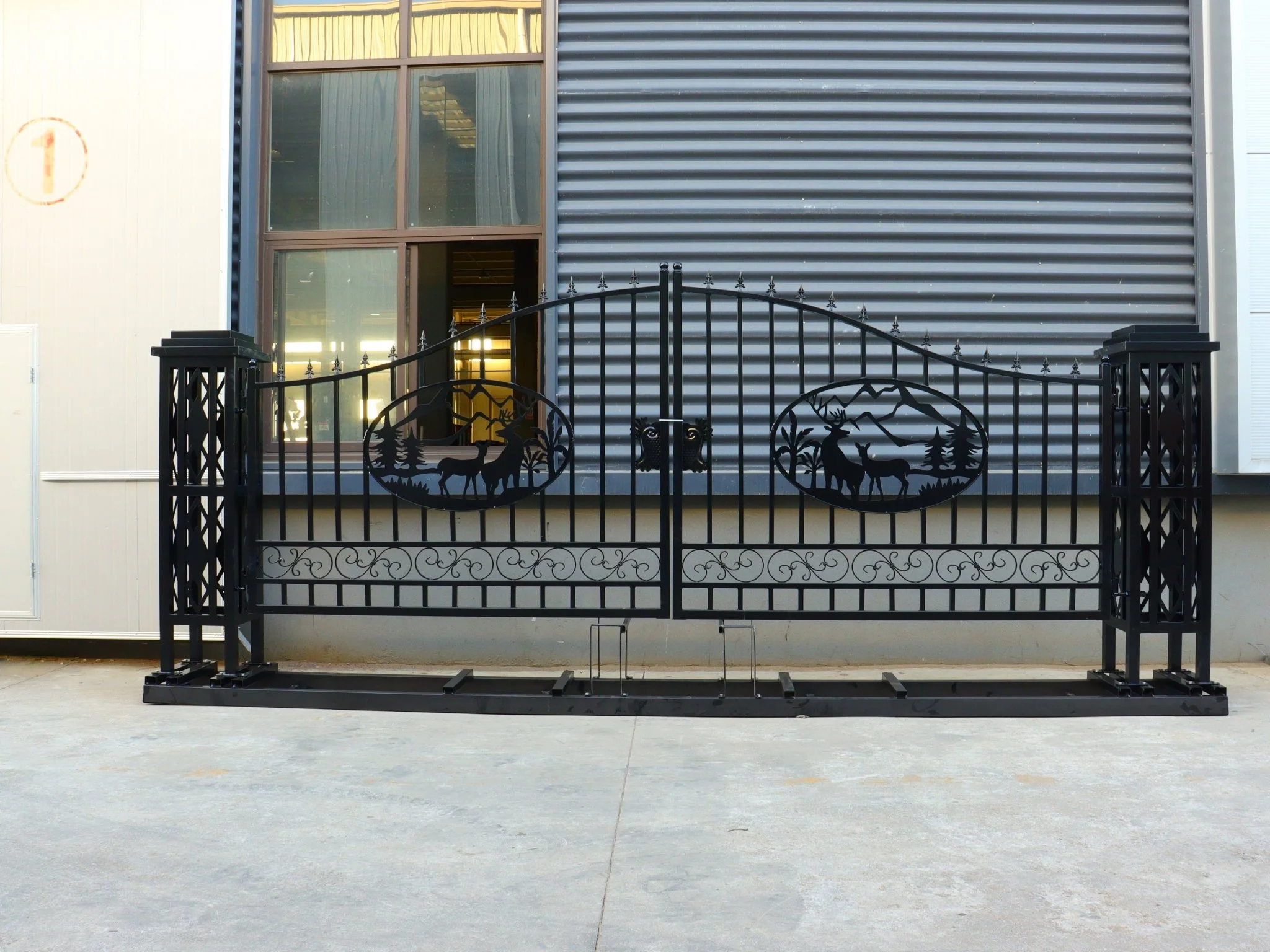 20 FT Heavy-Duty Steel Driveway Gate with Deer Artwork – Black Dual Swing Farm & Driveway Gate Kit SU20DG