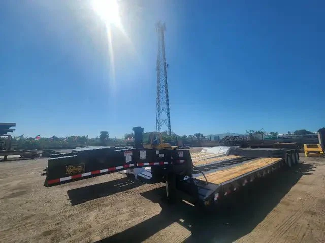 2025 Witzco RG-52 Tri-Axle Removable Gooseneck Lowboy Trailer – Double Drop, Hydraulic Gooseneck - Image 3