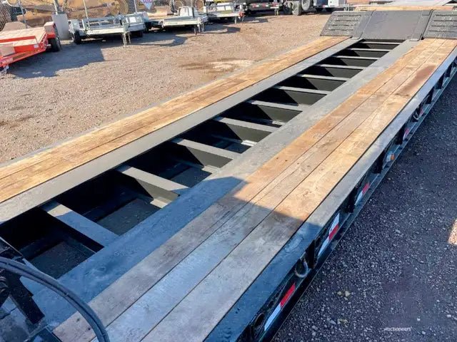 2025 Witzco RG-52 Tri-Axle Removable Gooseneck Lowboy Trailer – Double Drop, Hydraulic Gooseneck - Image 5