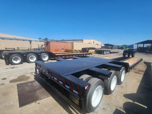 2025 Witzco RG-52 Tri-Axle Removable Gooseneck Lowboy Trailer – Double Drop, Hydraulic Gooseneck - Image 8