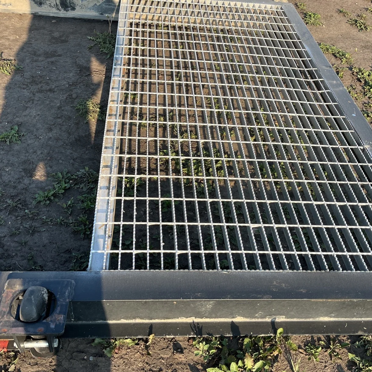 New 20FT & 44FT Container Skid with Forklift Pockets – Heavy-Duty Steel Design - Image 4