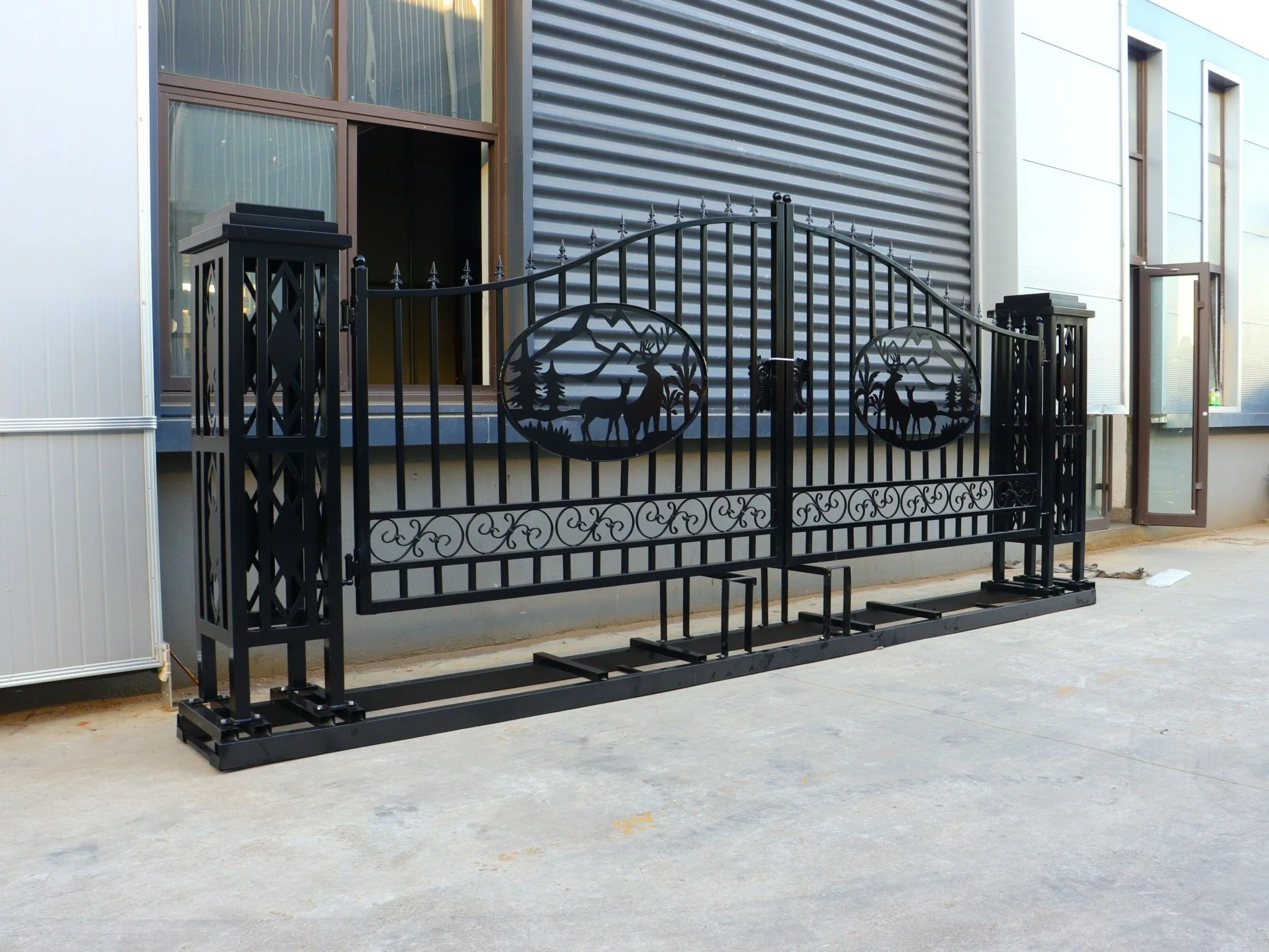 20FT Metal Farm Gate Kit Driveway Entry Design Dual-Swing Gate Kit – Deer Artwork SU24DR - Image 4