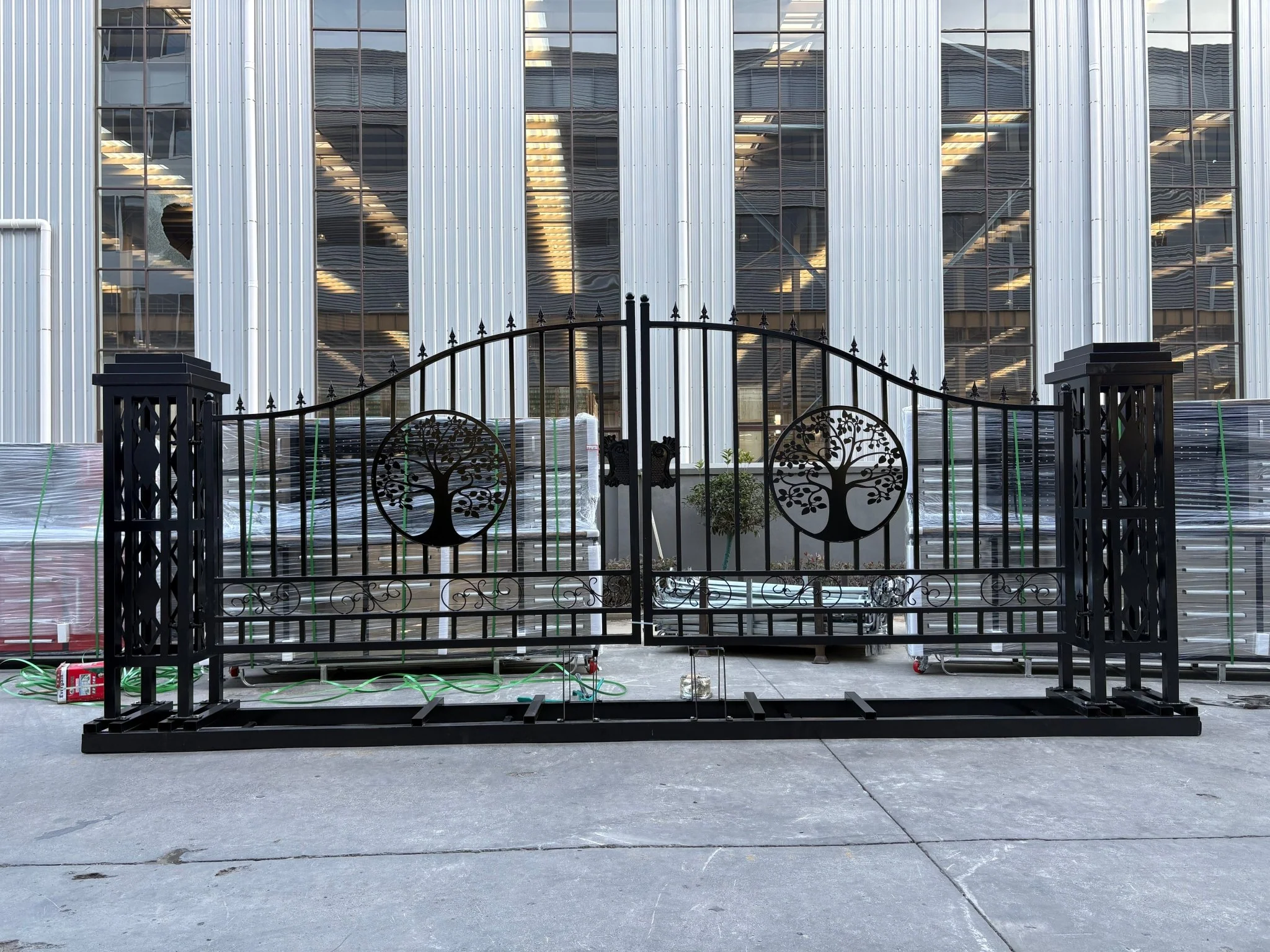 20FT Metal Farm Gate Kit Driveway Entry Design Dual-Swing Gate Kit – Tree of Life Artwork SU24TL