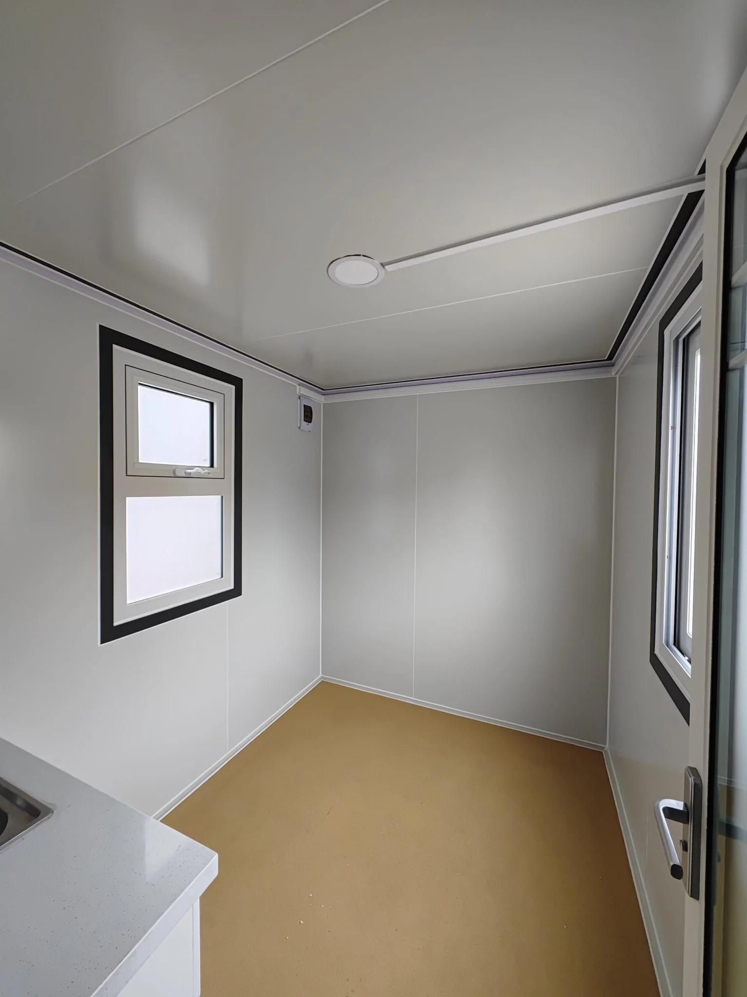 20 FT Insulated Mobile Office Container with Kitchen Bathroom & Bedroom | Wired, Ready to Use SU289481 - Image 20