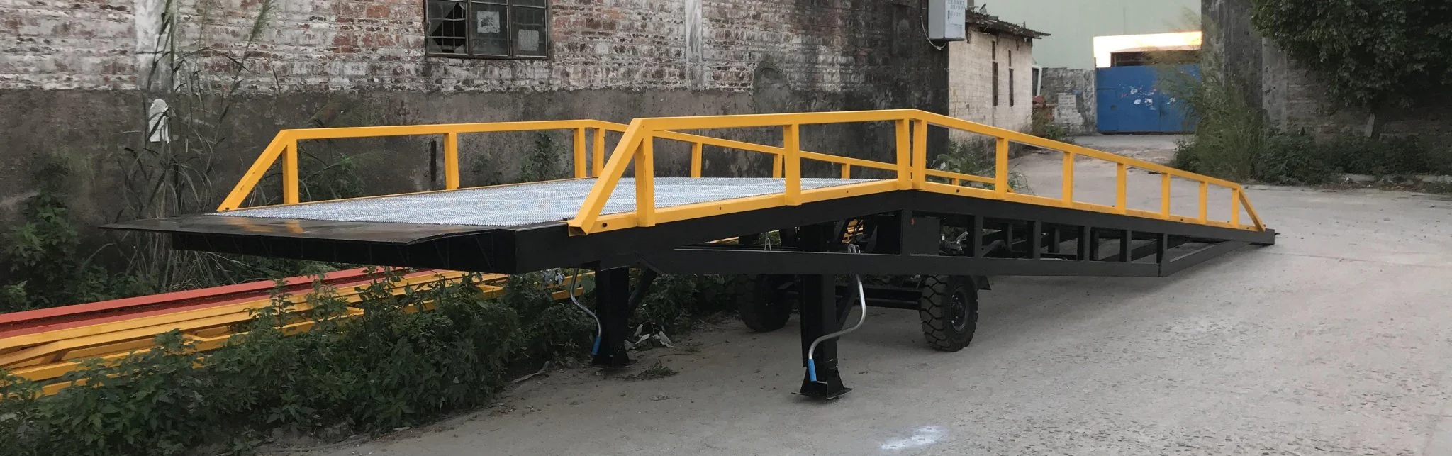 22000 Lbs Loading Ramp Dock with Forklift Attachment – Heavy Duty Dock Ramp with Removable Guard Rails 13924 - Image 3