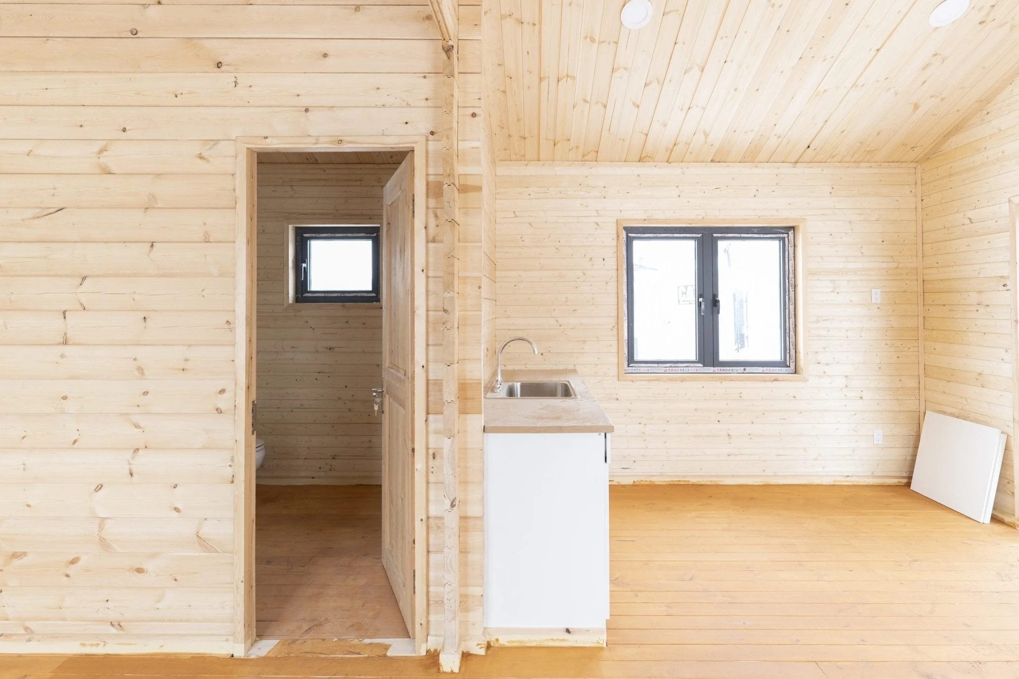 370 SQ FT Insulated Pine Log Cabin Tiny House Package – Multiple Options – Energy-Efficient Design - Image 9
