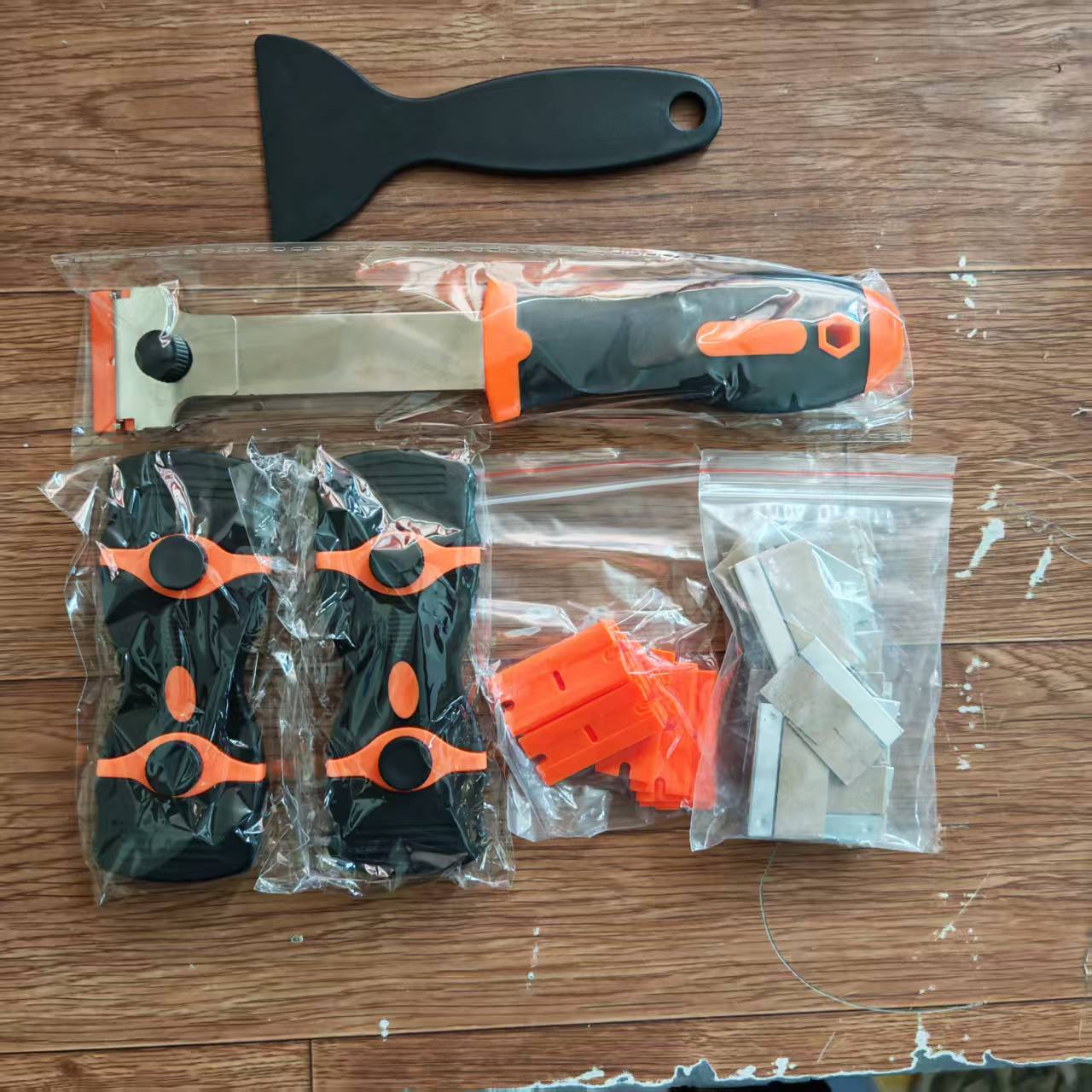 4 Pack Premium Cleaning Scraper Tool with 50 Metal & Plastic Razor Blades – RBS4P50