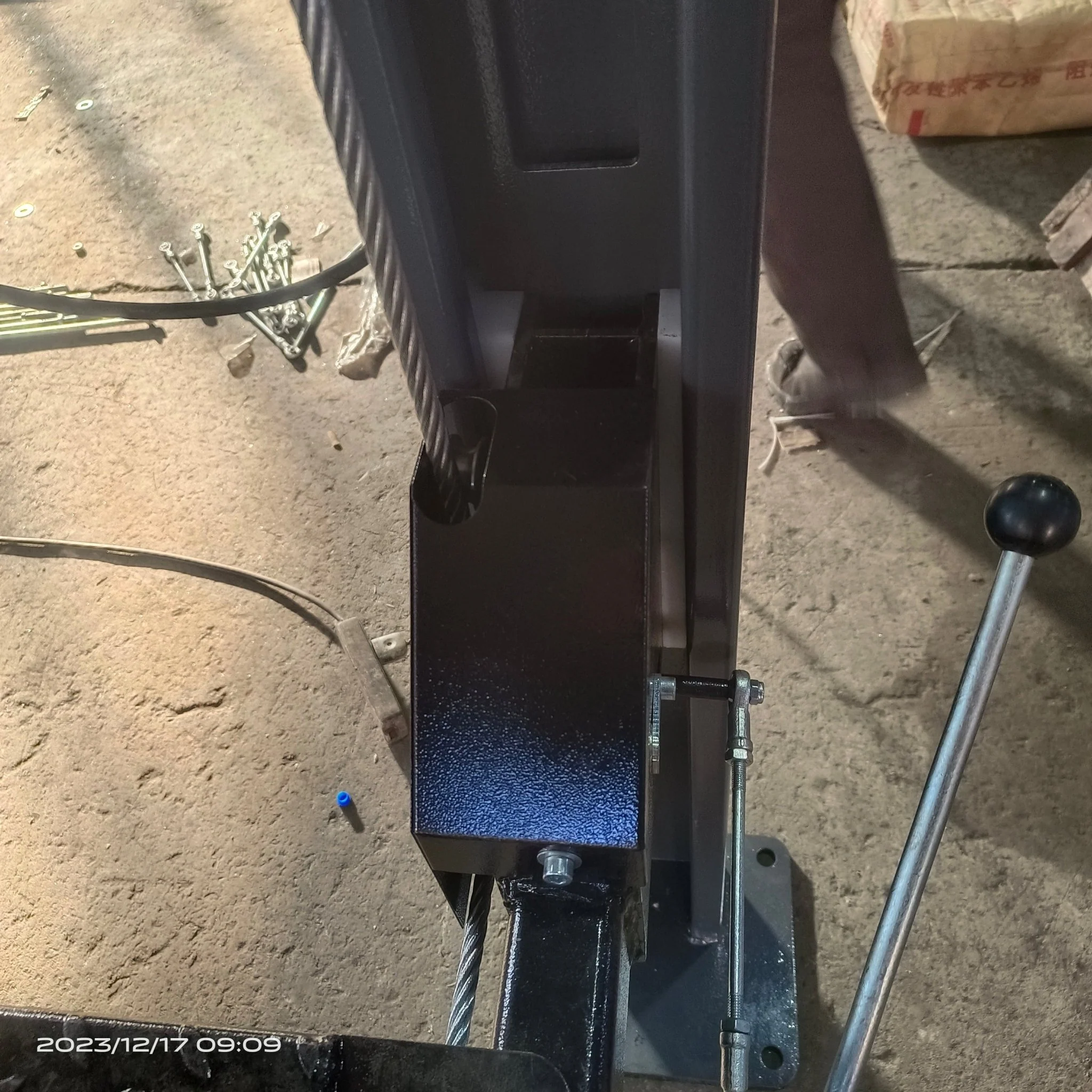 Heavy-Duty 4 Post Parking Lift 3700kg Capacity – 110V Manual Car Lift for Garage JH4P3700 - Image 4