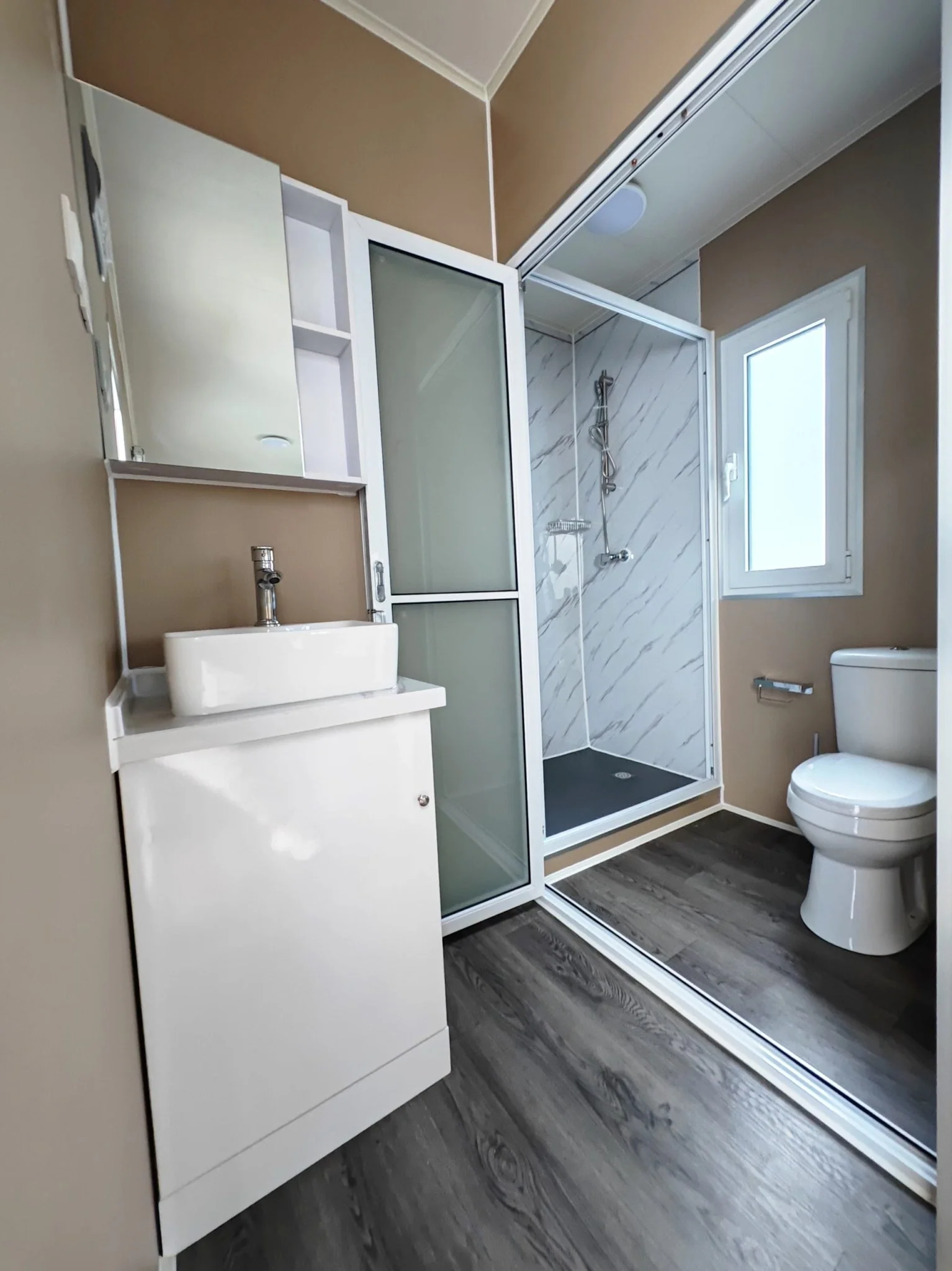 40 FT Insulated Mobile Office Cabin – Off-Grid Shipping Container Workspace | SKU: 3520247 - Image 3