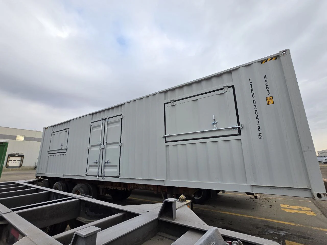 40ft Multi-Door Sea Container Office – Double Service Windows, Dual Entry Doors, Ventilated Workspace – Model 2504252 - Image 4