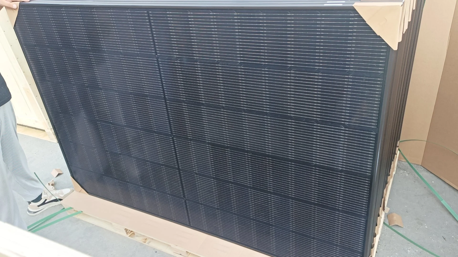 440W Bifacial Solar Panel – High-Efficiency Dual Glass All-Black Module 25404041 - Image 3