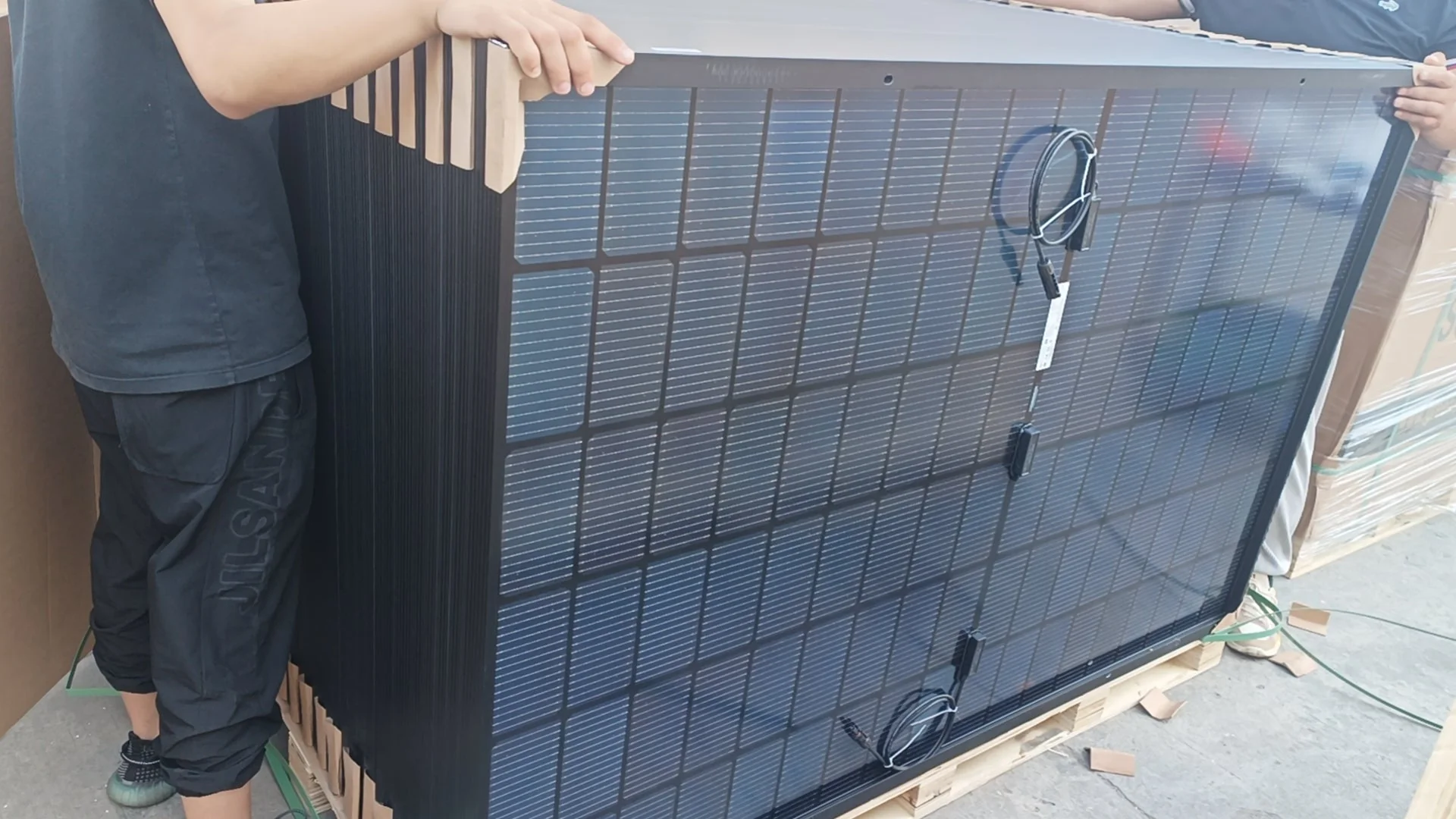 440W Bifacial Solar Panel – High-Efficiency Dual Glass All-Black Module 25404041 - Image 5
