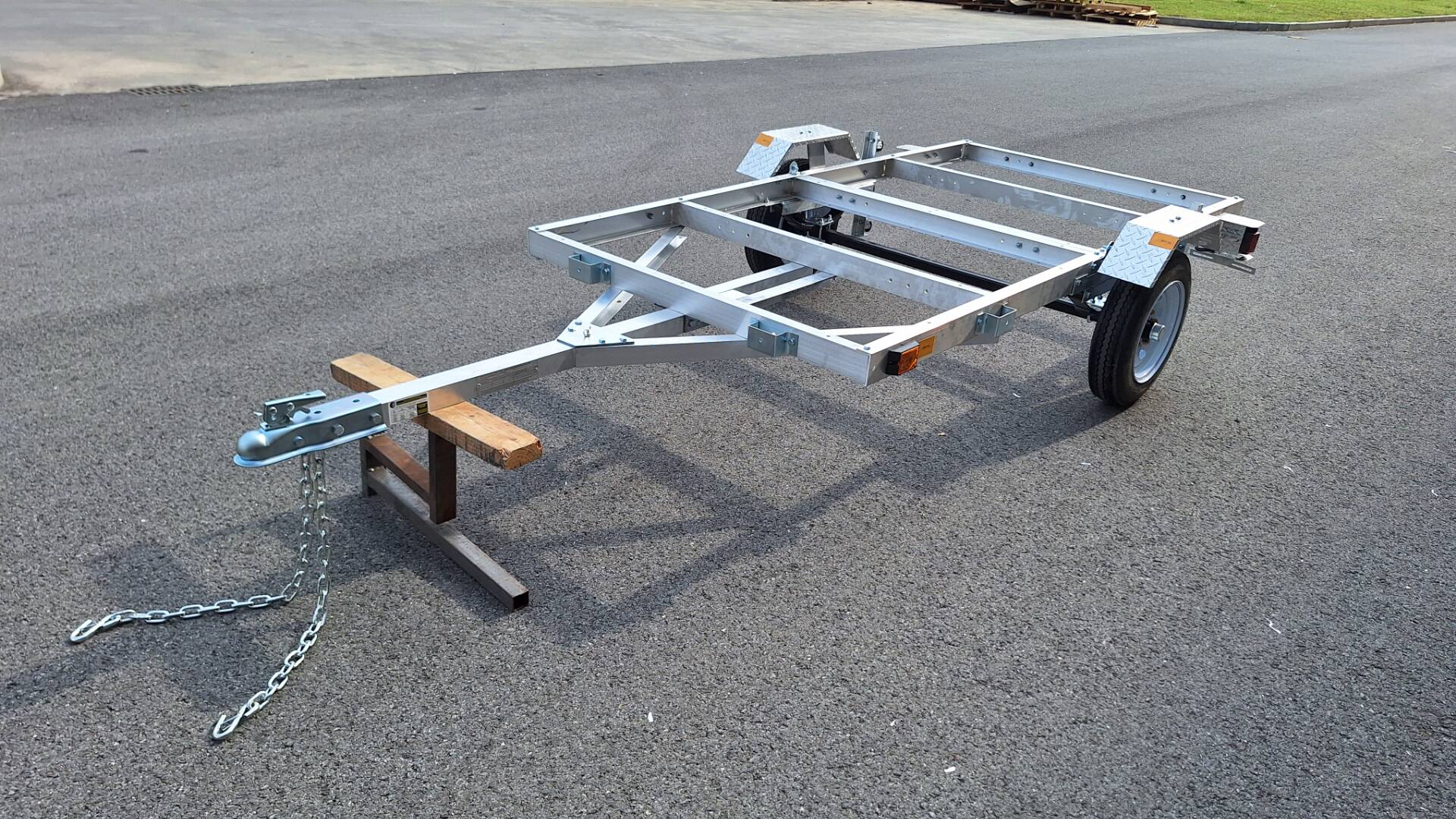 4x8 FT Folding Aluminum Utility Trailer – Lightweight, Rust-Resistant ATV Hauler | 1400 LB GVWR | Model 90158AL1 - Image 8