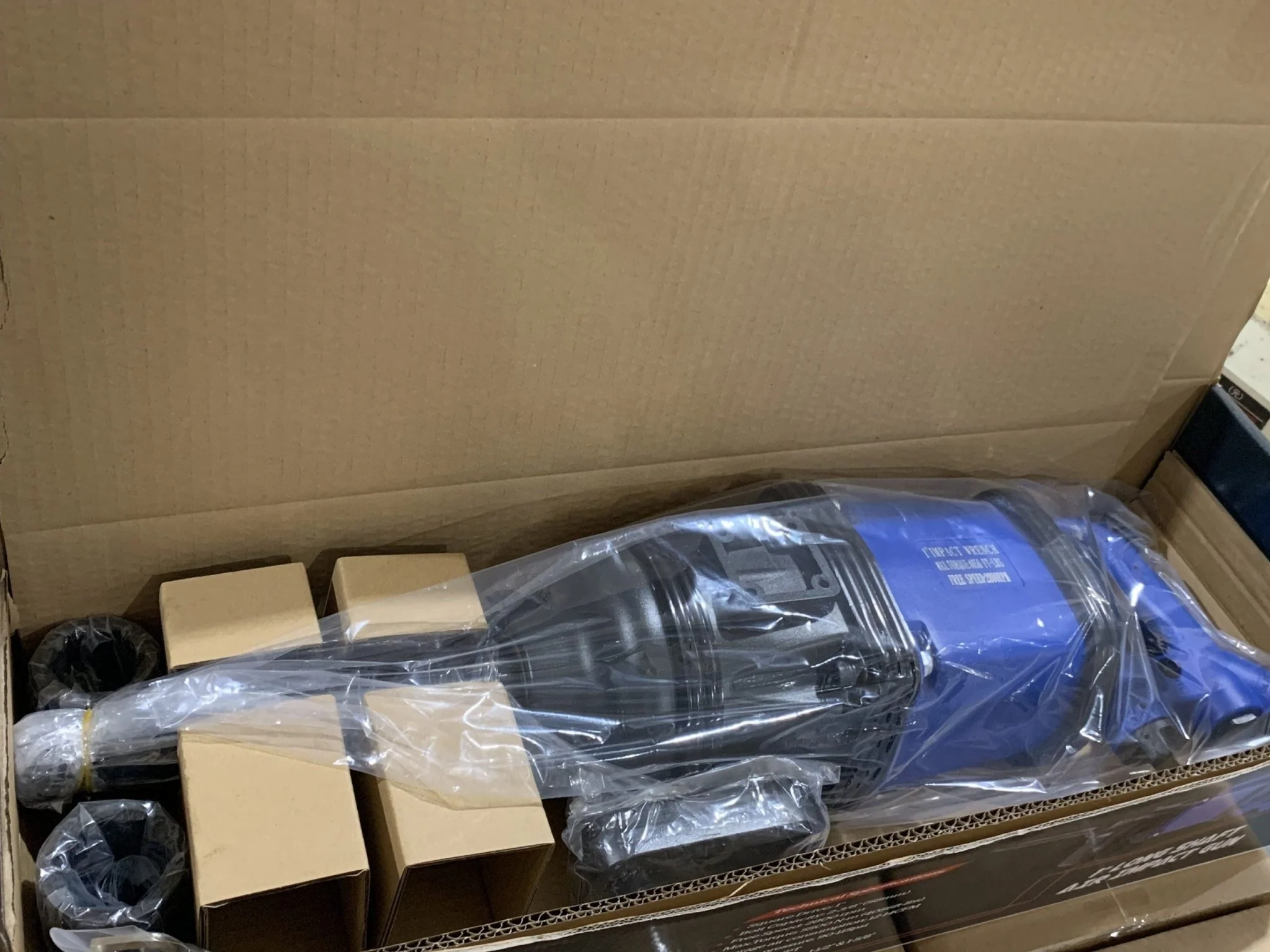 High-Torque Air Impact Gun 5500 Nm | Heavy-Duty 4000 lbs Power Tool | SKU: IMP5500 - Image 2