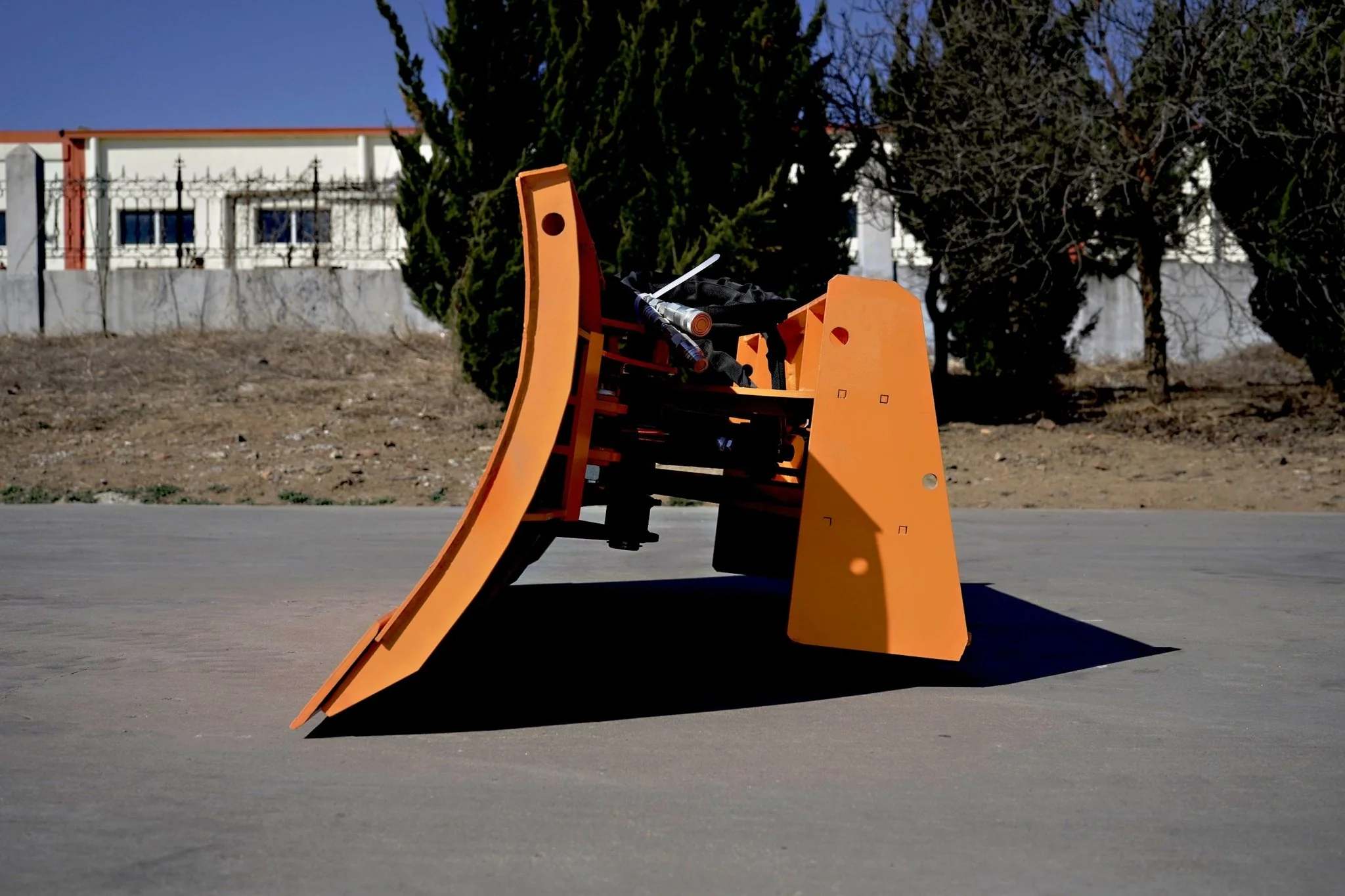 72" Hydraulic Dozer Blade / Snow Plow – Heavy-Duty Steel Blade with 22° Hydraulic Angle SU721595 - Image 3