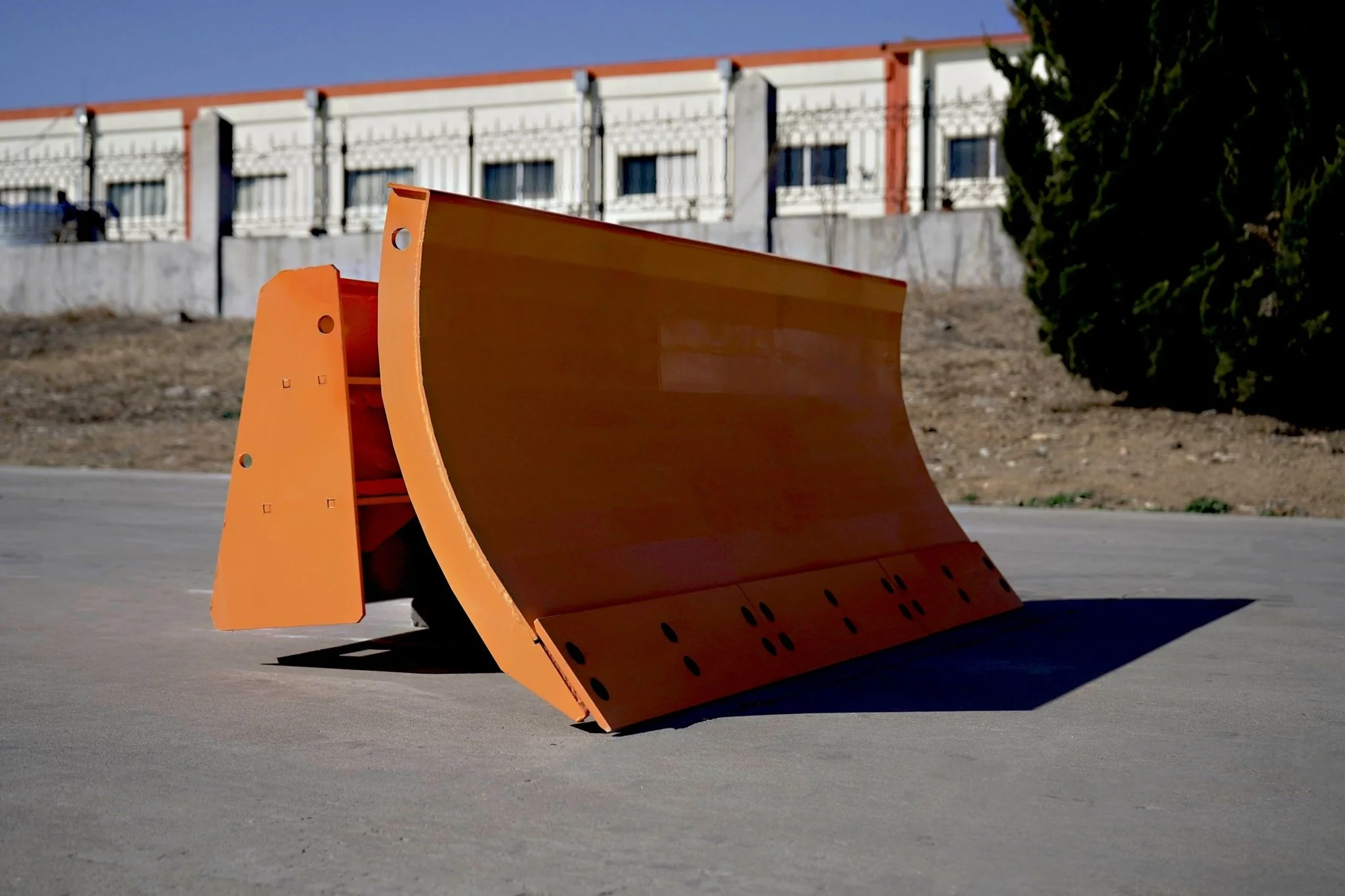 72" Hydraulic Dozer Blade / Snow Plow – Heavy-Duty Steel Blade with 22° Hydraulic Angle SU721595 - Image 4