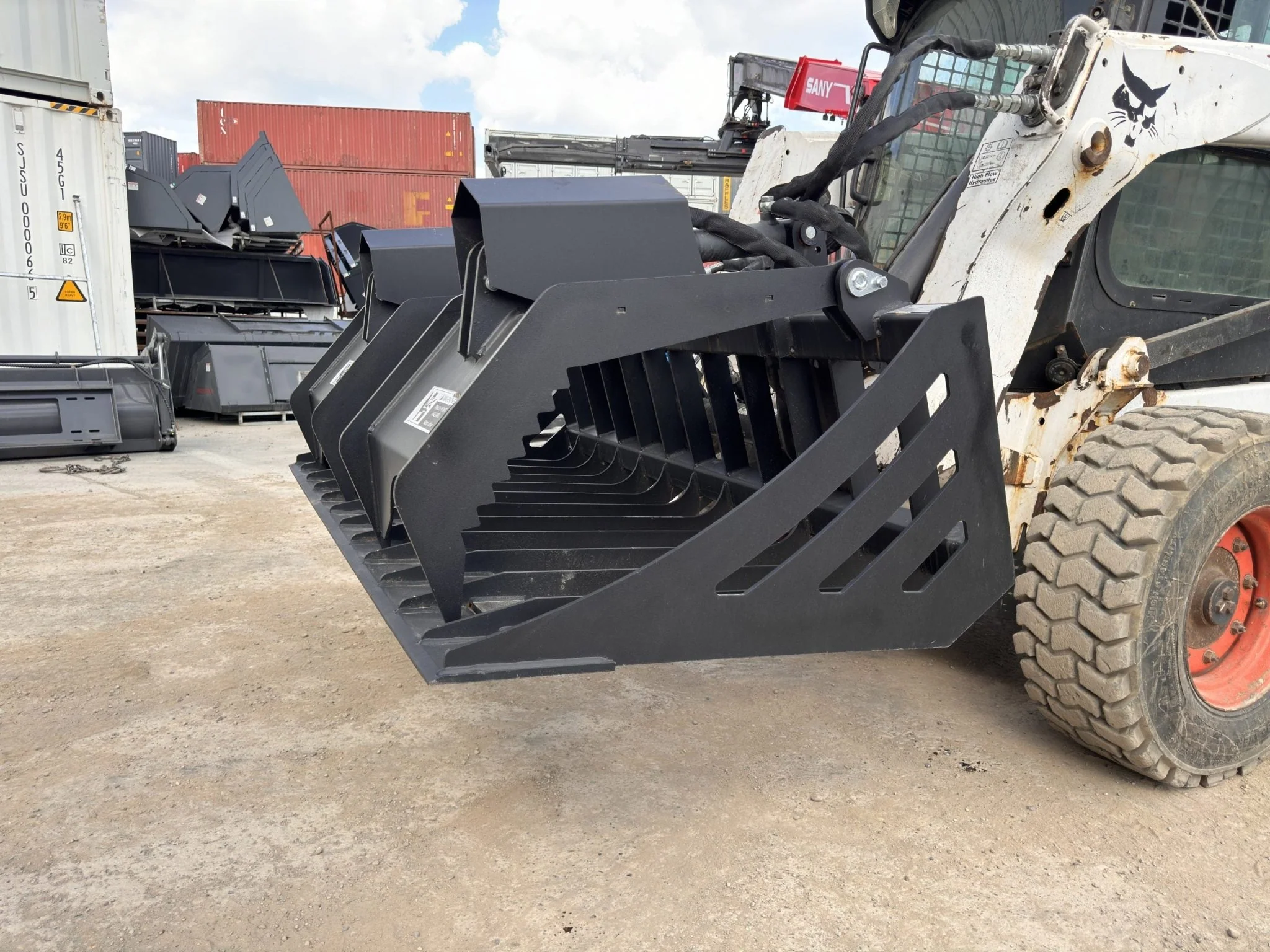 72" Skid Steer Rock Grapple Bucket – Heavy-Duty Hydraulic | SU72RGB - Image 17