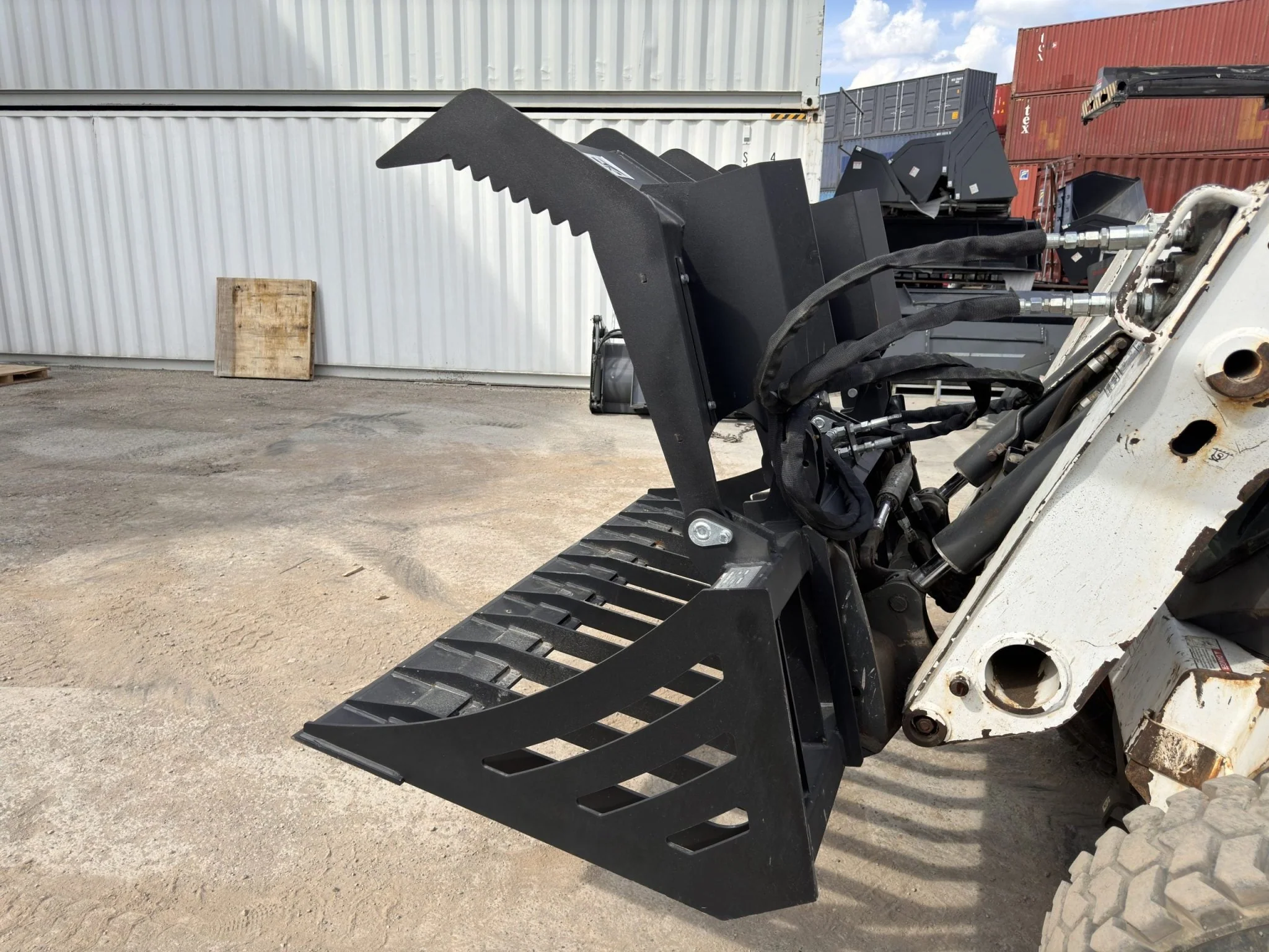 72" Skid Steer Rock Grapple Bucket – Heavy-Duty Hydraulic | SU72RGB - Image 22