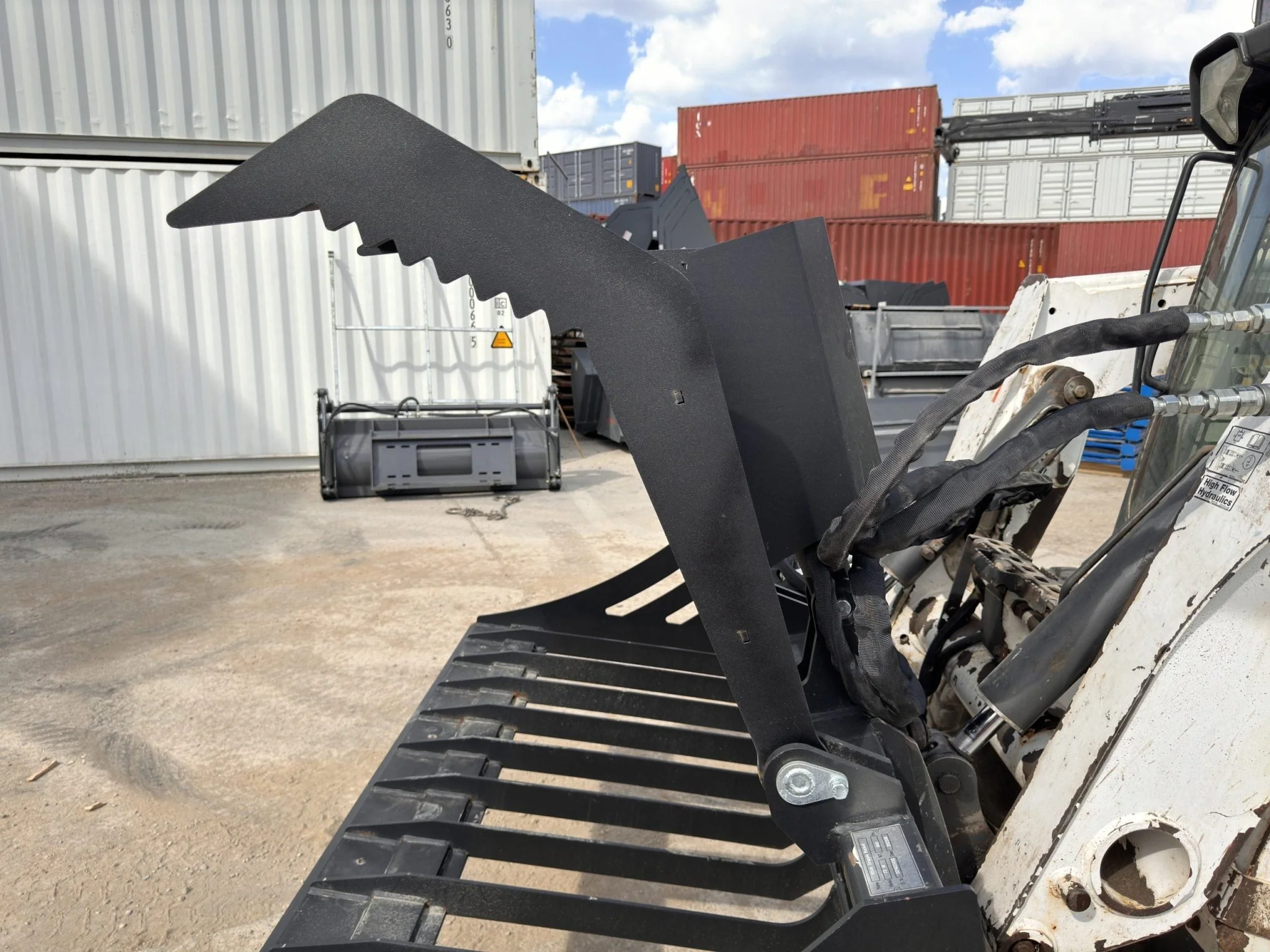 72" Skid Steer Rock Grapple Bucket – Heavy-Duty Hydraulic | SU72RGB - Image 25