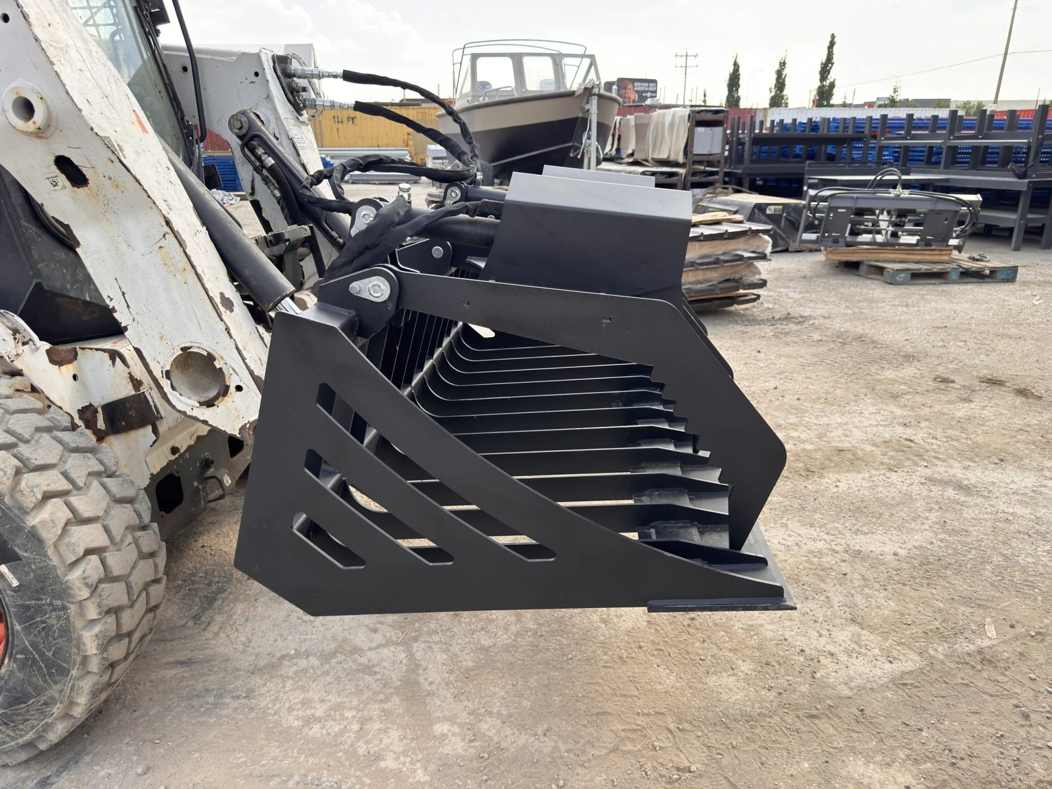 72" Skid Steer Rock Grapple Bucket – Heavy-Duty Hydraulic | SU72RGB - Image 7