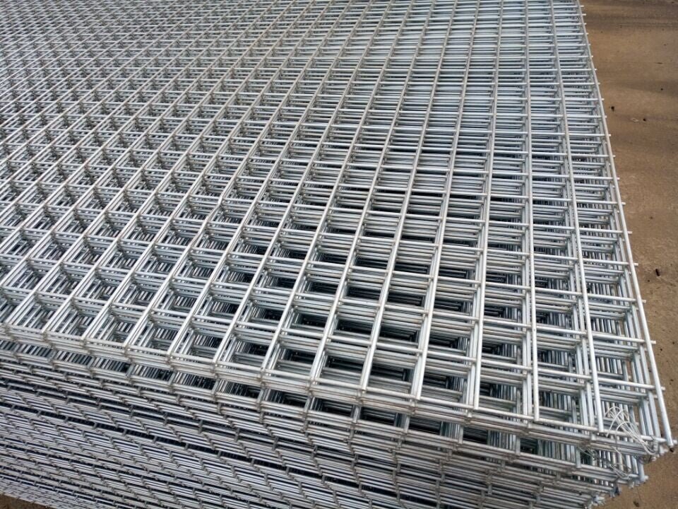 7 FT & 16 FT Welded Wire Fence Panels – Heavy-Duty 4" x 4" Metal Grid for Animal Enclosures - Image 4