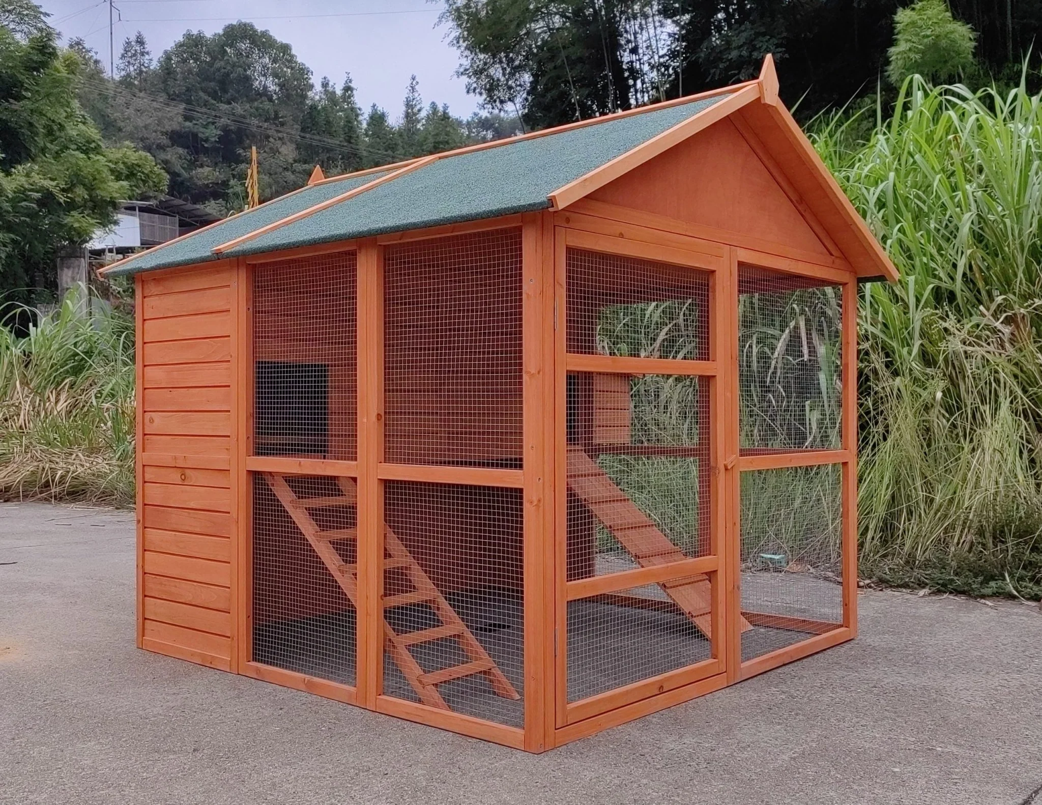 8-Chicken Wooden Chicken Coop – Large Outdoor Shelter with Nesting Box | MSHC004