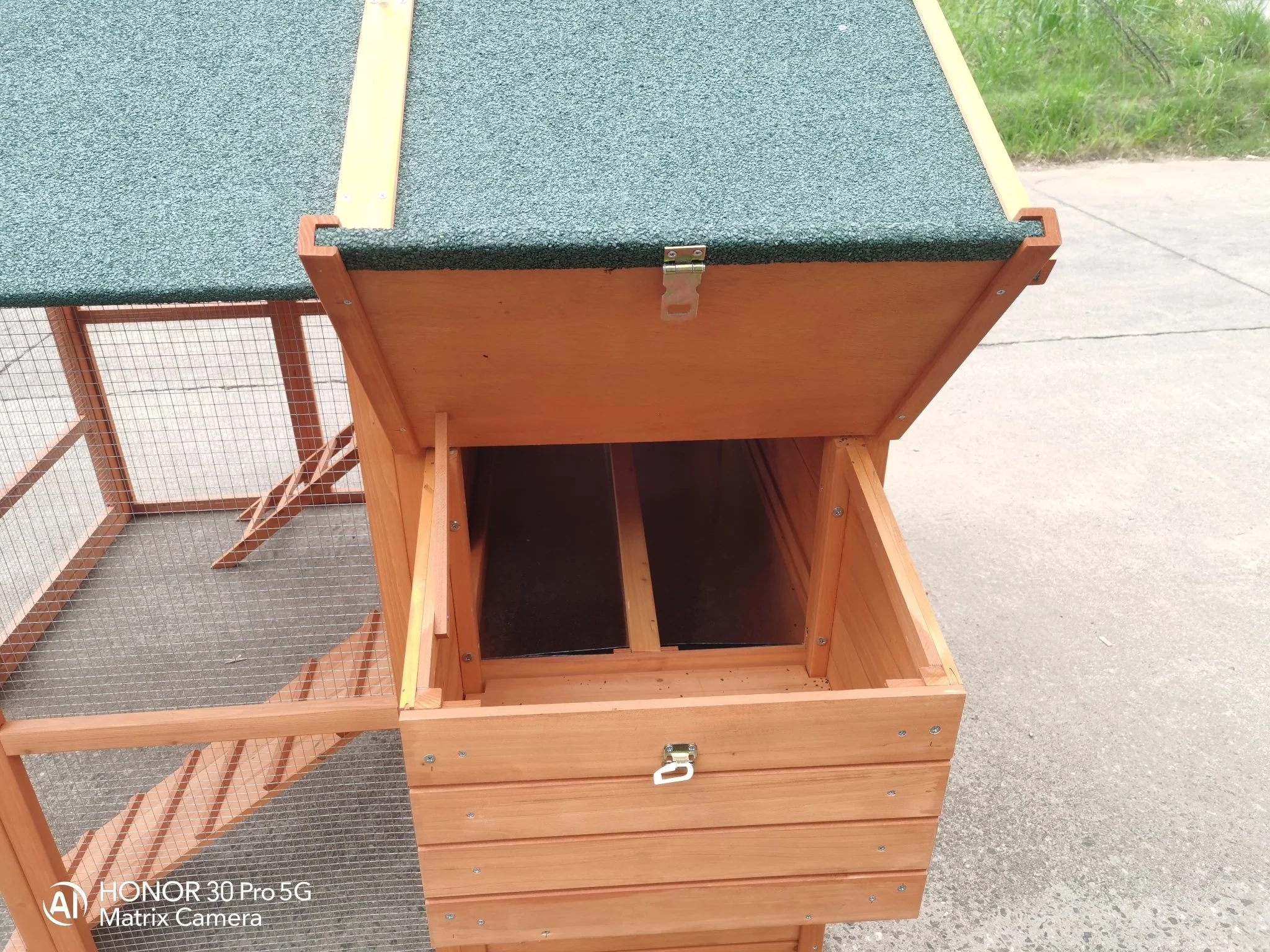 8-Chicken Wooden Chicken Coop – Large Outdoor Shelter with Nesting Box | MSHC004 - Image 10