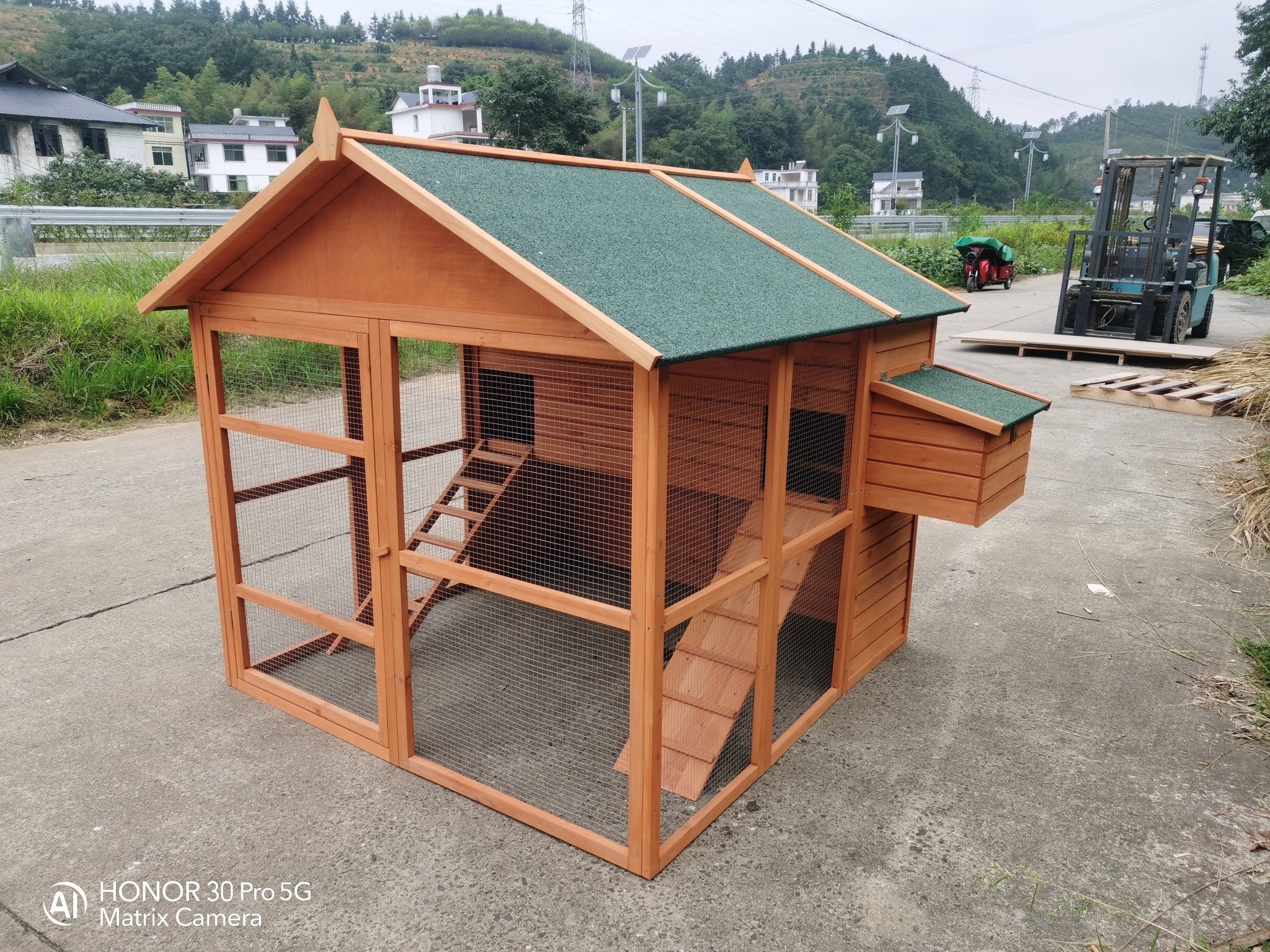 8-Chicken Wooden Chicken Coop – Large Outdoor Shelter with Nesting Box | MSHC004 - Image 9