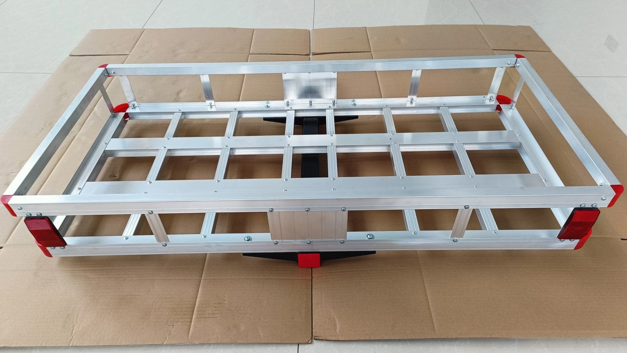 New 500 lb Capacity Aluminum Hitch Cargo Carrier – Lightweight Rust-Resistant Luggage Rack for 2” Receiver Model CC0500A - Image 4