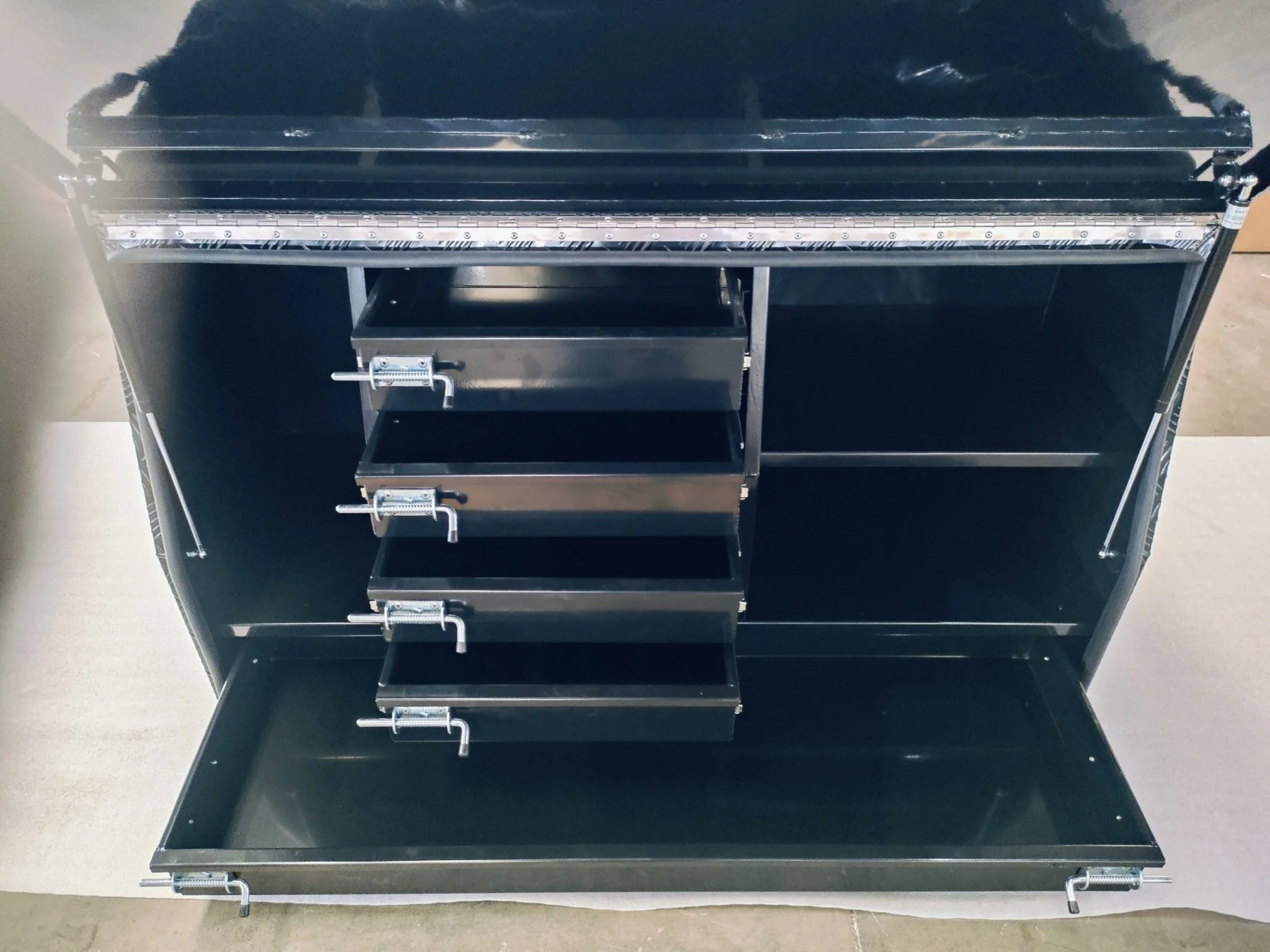 HEAVY-DUTY ALUMINUM STORAGE TOOL BOX – LOCKABLE, WEATHER-RESISTANT with 5 Drawers | CXTB2024