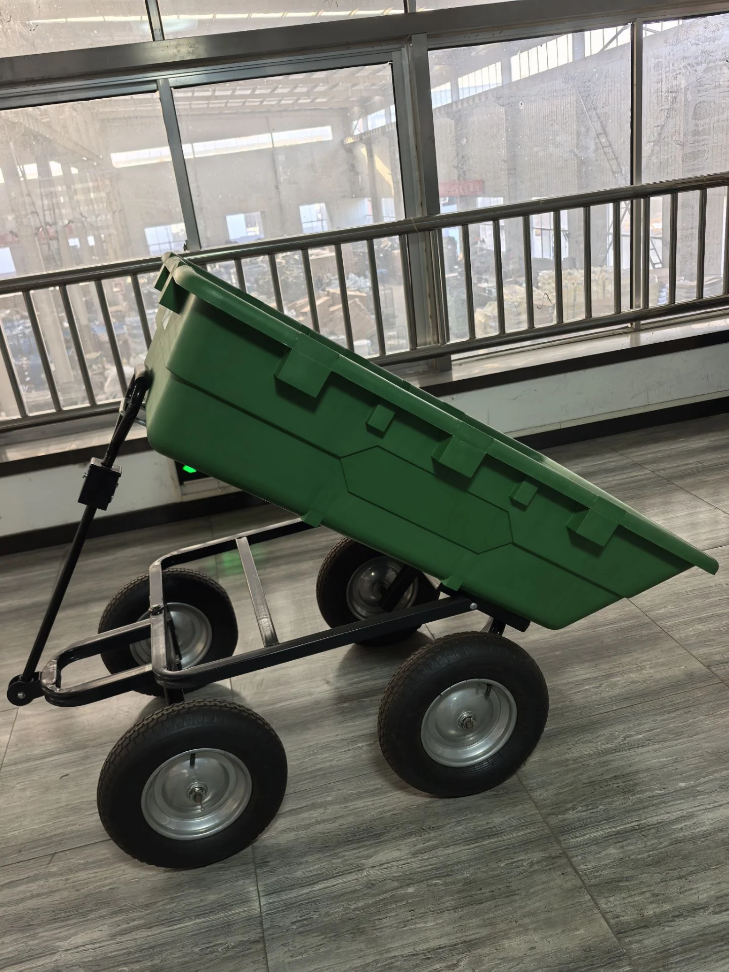 Big Dump Cart – 300kg Heavy-Duty Garden Utility Cart with 16" Air Wheels 826643 - Image 3