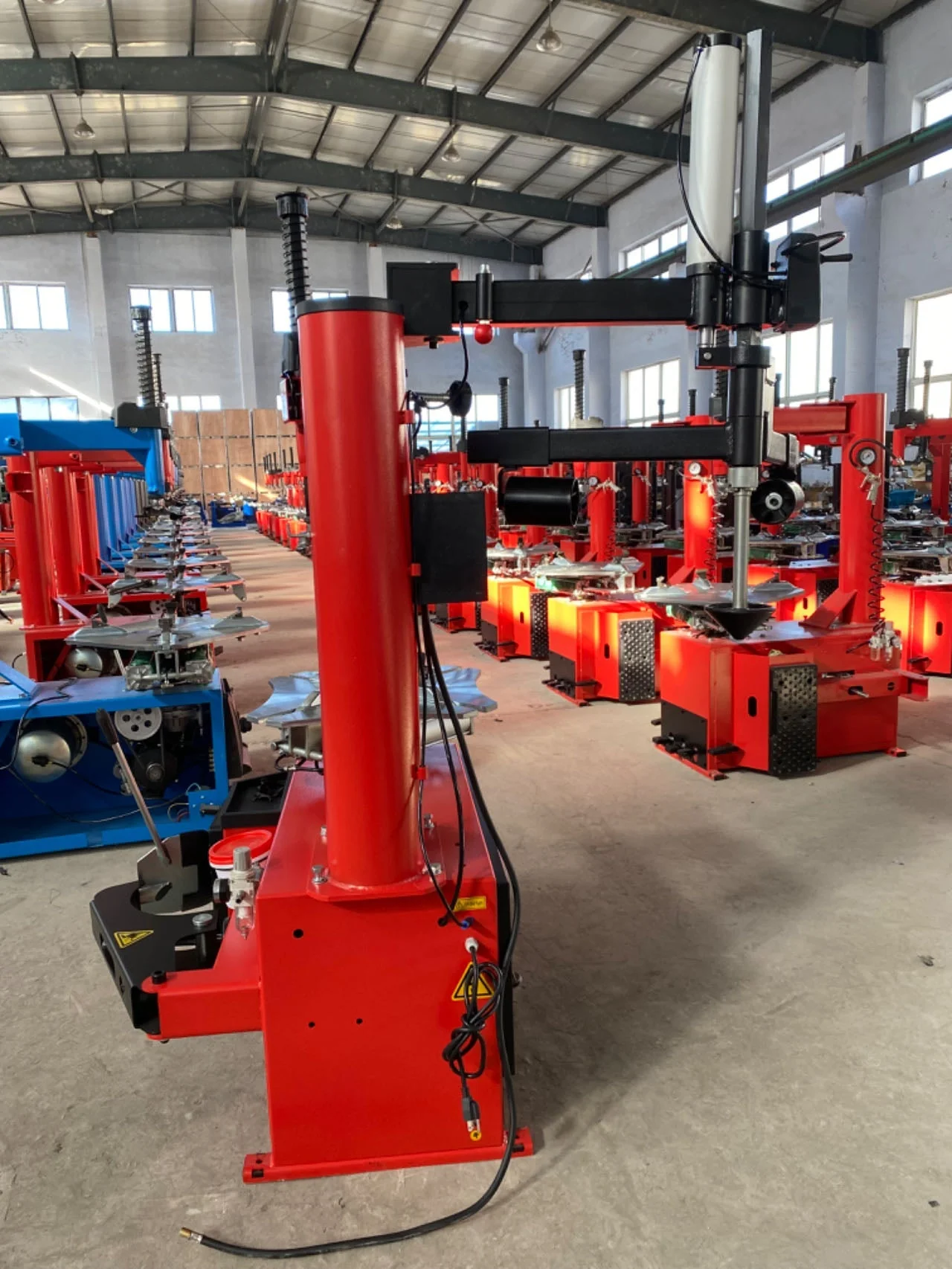 Blue Viper FT300 Tire Changer – 1.5 HP, Helper Arm, 5500 lb Bead Break | Commercial Grade - Image 3