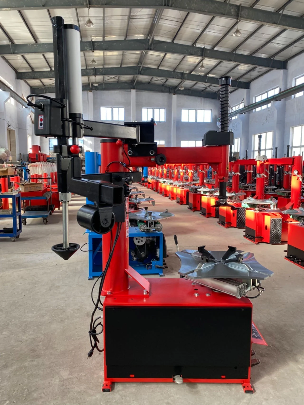 Blue Viper FT300 Tire Changer – 1.5 HP, Helper Arm, 5500 lb Bead Break | Commercial Grade - Image 4