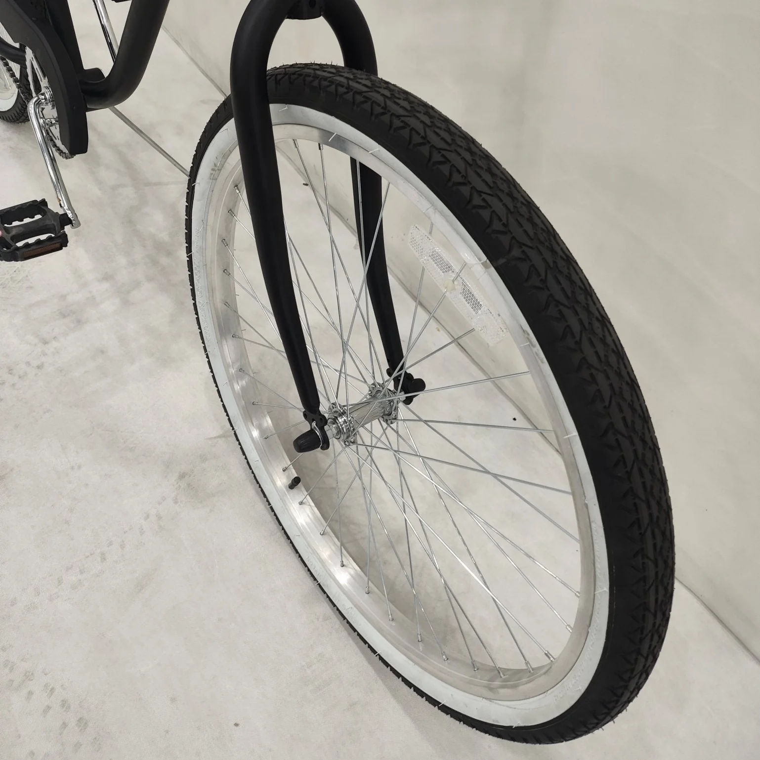 Deviant 26" Beach Cruiser Bike – Single-Speed Comfort Bicycle, Black Finish Model 253043 - Image 4