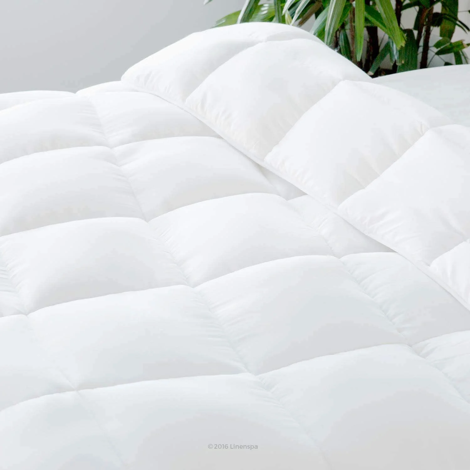 Down Alternative Microfiber Comforter – White, All-Season, Queen & King Sizes - Image 5