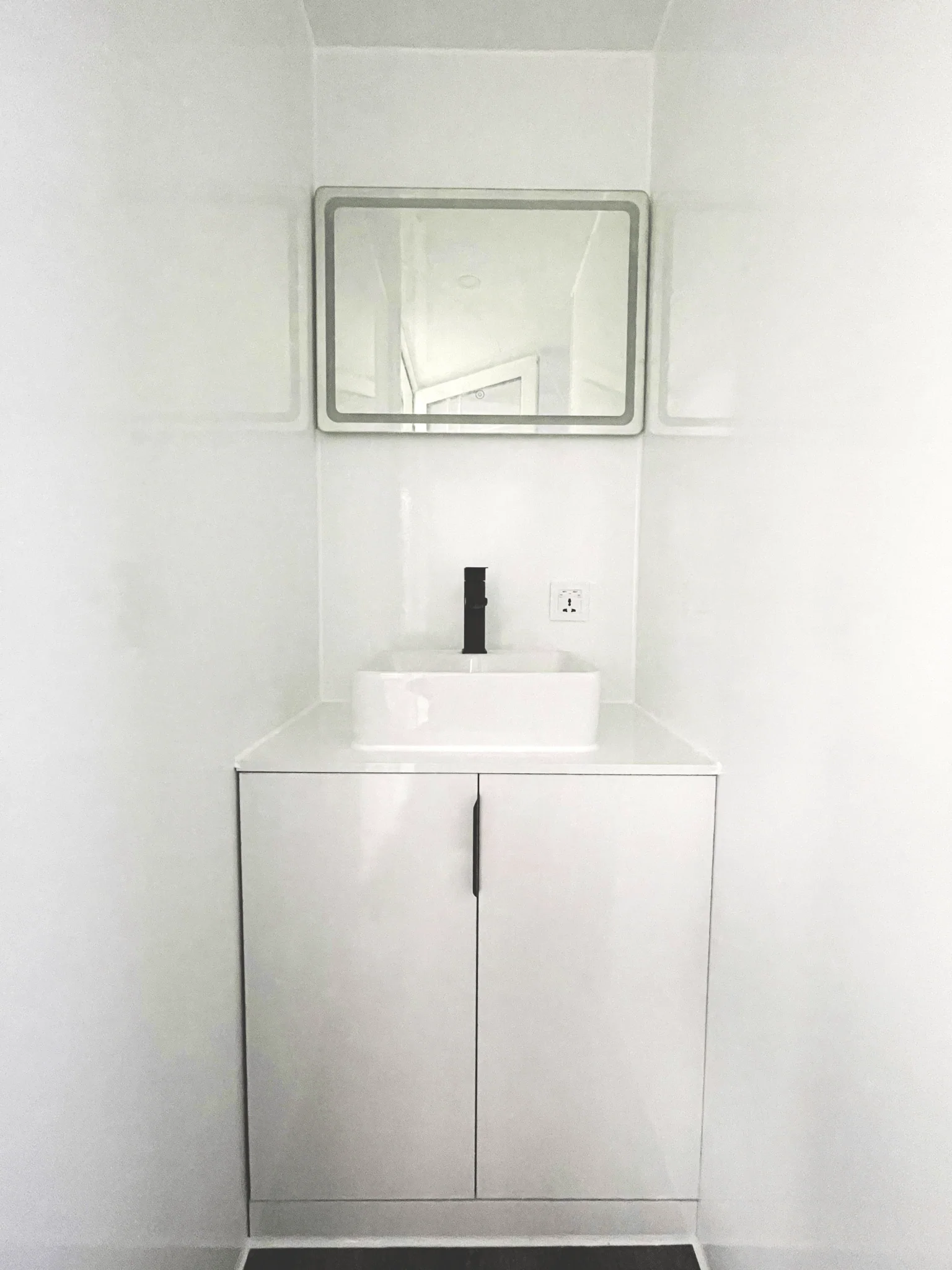 Expandable 20FT Glass Container Home – Modern High Cube Prefab Unit with Kitchen & Bath, SKU: 25440112 - Image 6