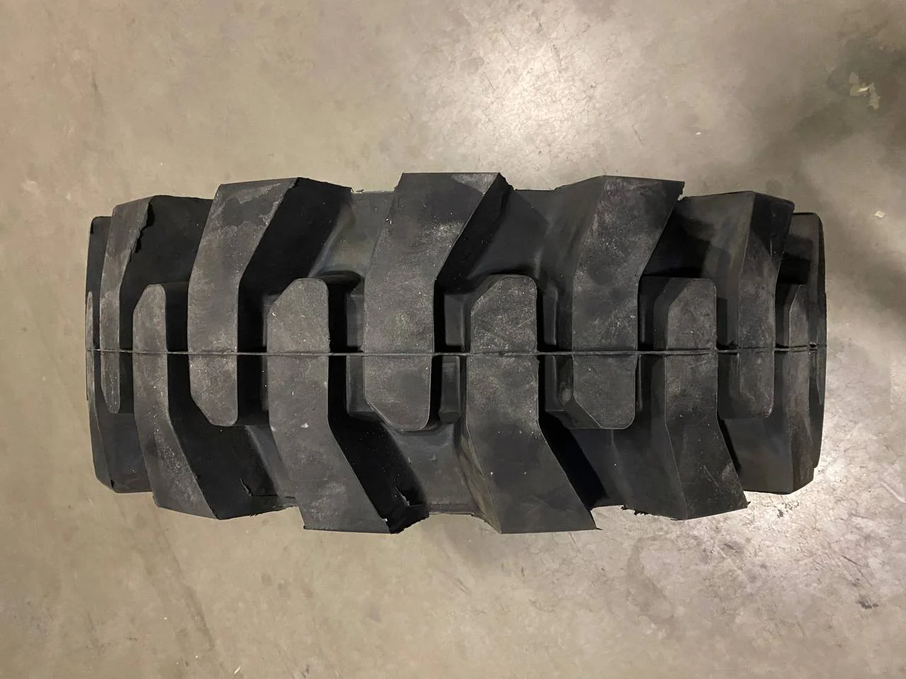Flat-Free Solid Skid Steer Tires with Rims – Heavy-Duty R4 Rubber, Sizes 12x16.5 & 10x16.5 - Image 5