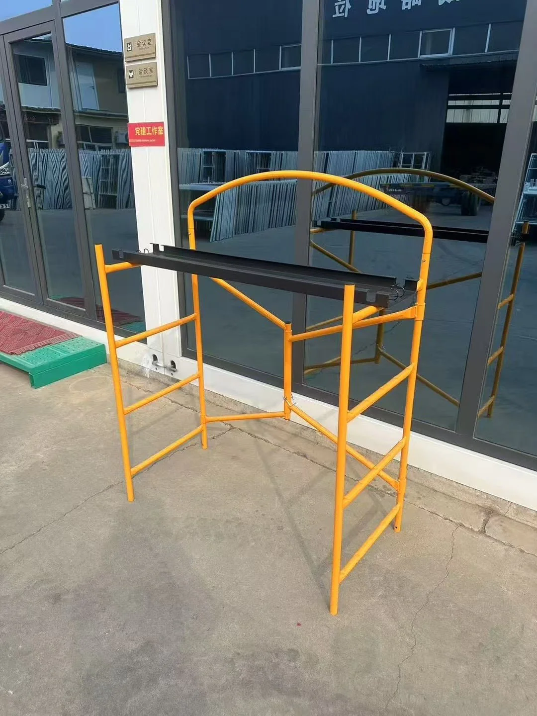 Foldable Scaffold with Wheels – 660 lb Load, 4 Casters, 61” Height FSP30011 - Image 2