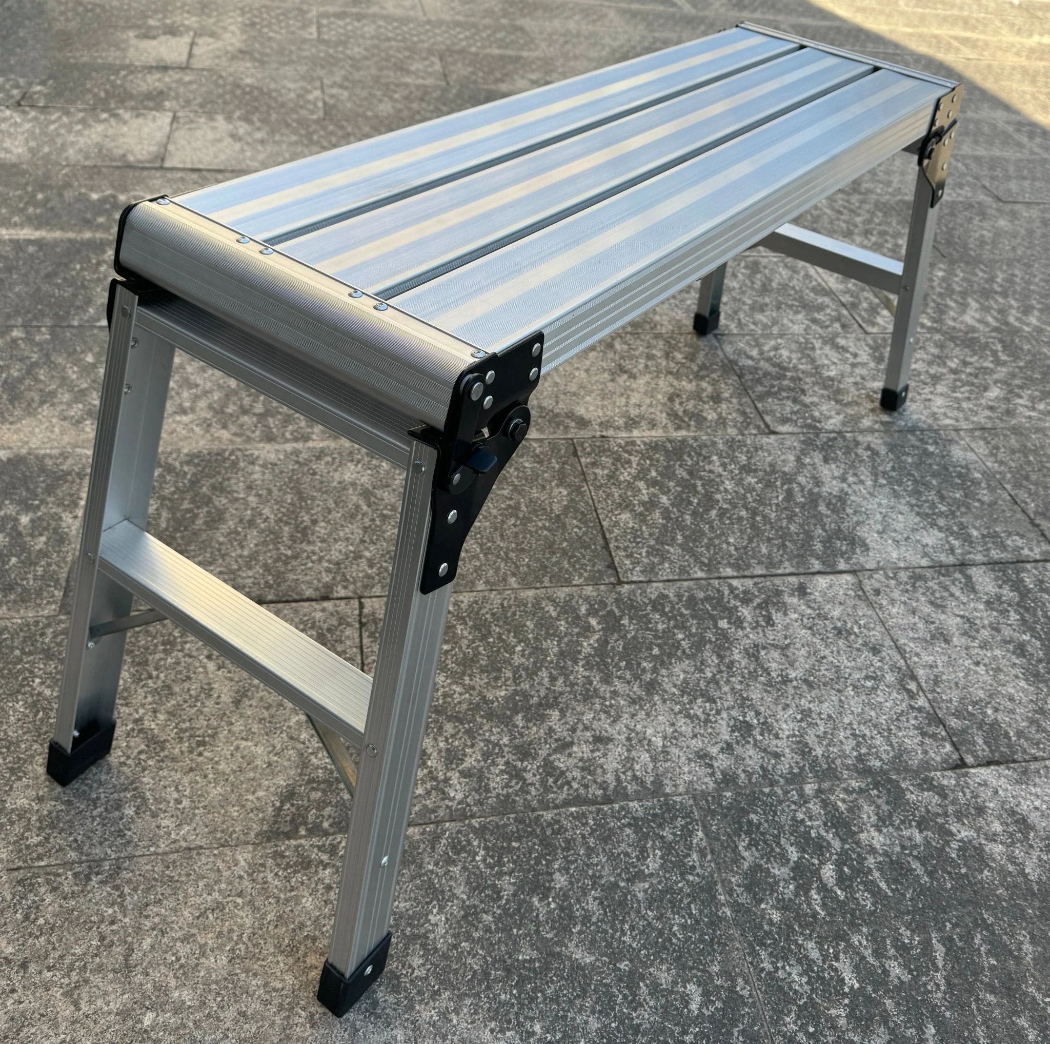 Folding Aluminum Work Platform – Adjustable Height, Heavy-Duty Step Ladder XCT402