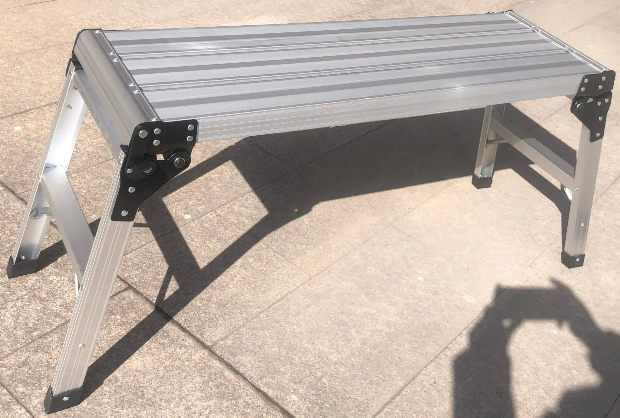 Folding Aluminum Work Platform – Adjustable Height, Heavy-Duty Step Ladder XCT402 - Image 2