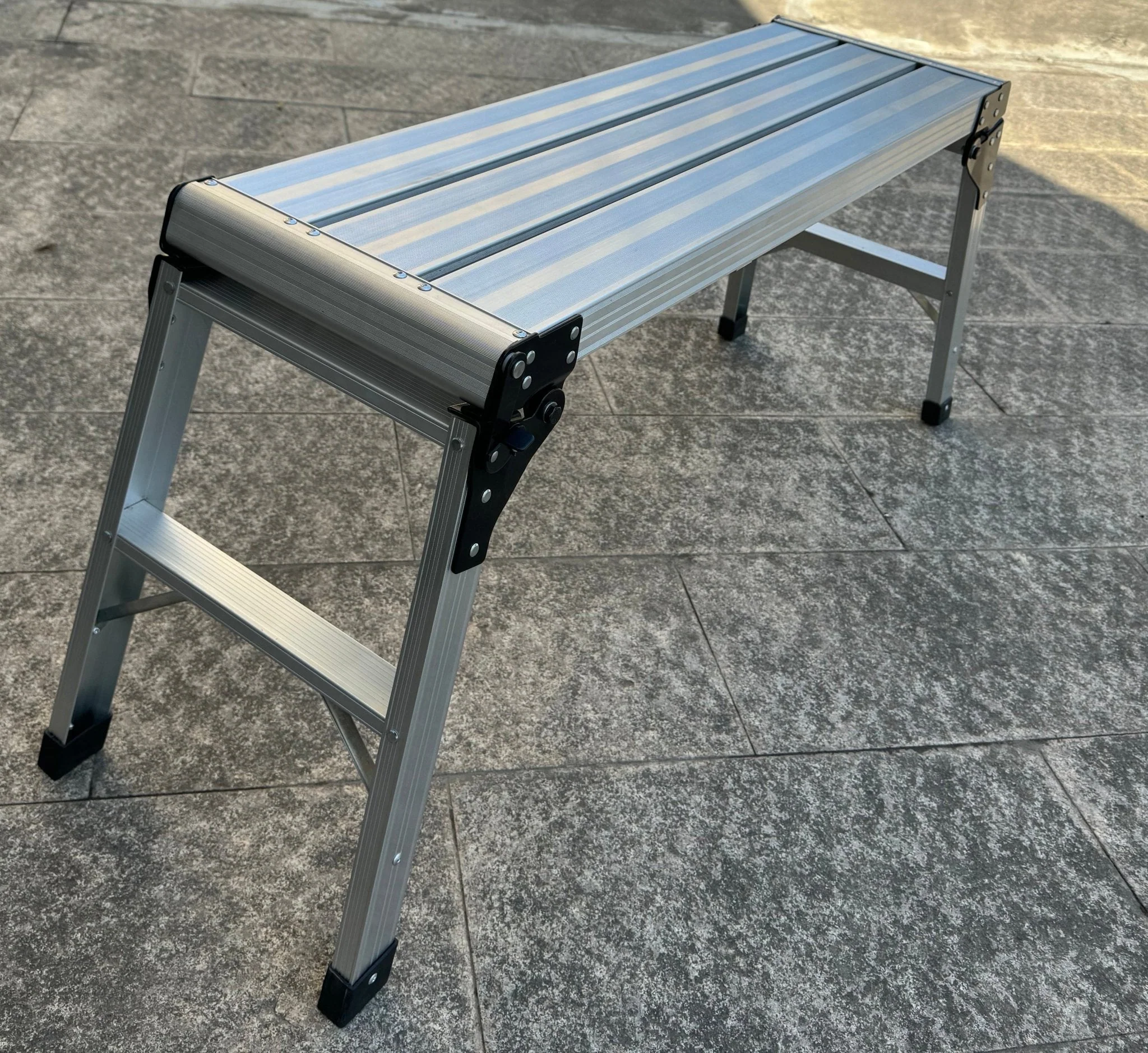 Folding Aluminum Work Platform – Adjustable Height, Heavy-Duty Step Ladder XCT402 - Image 3