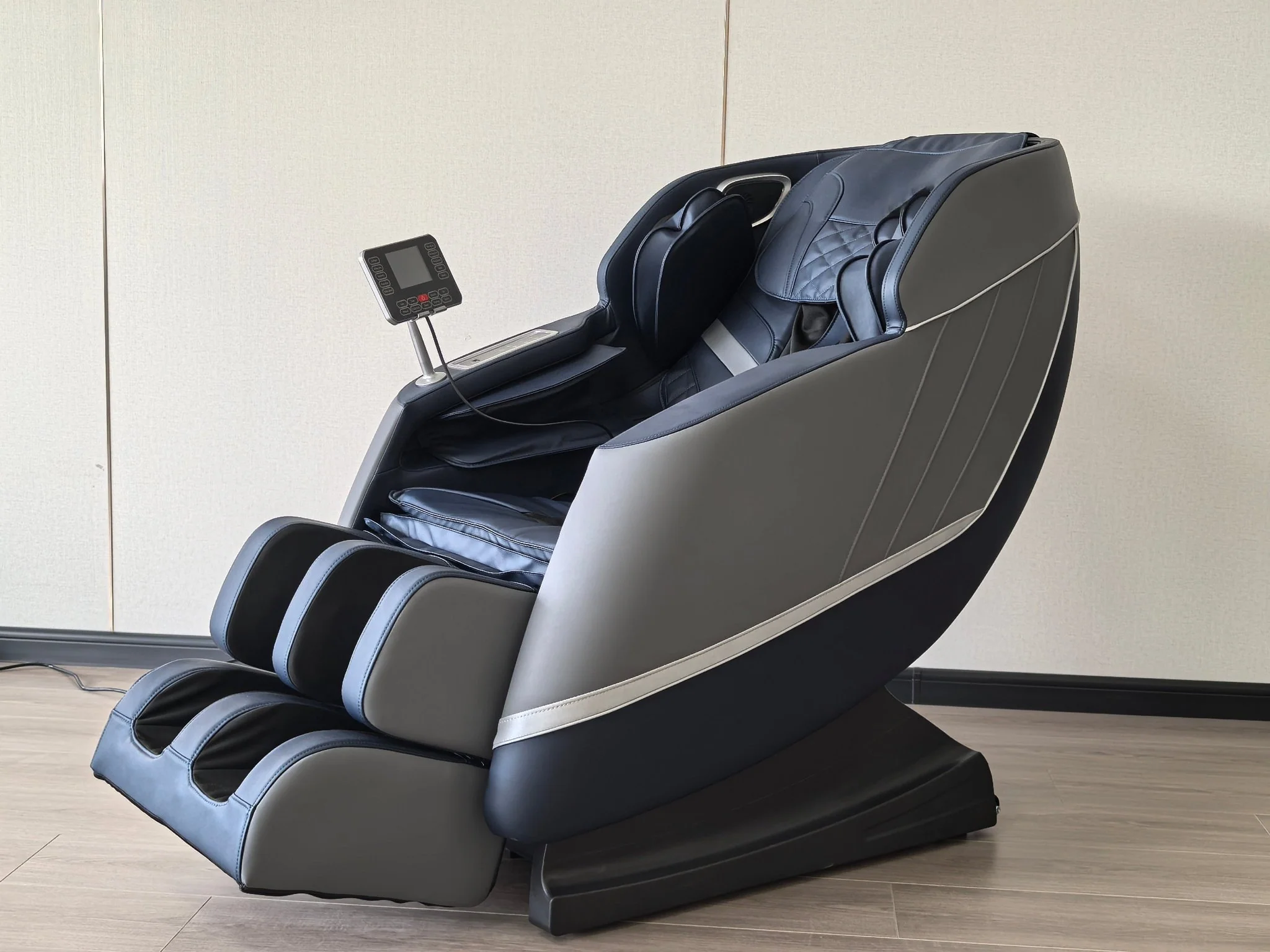 Full Body Zero Gravity Massage Chair with Heating, Foot Rollers & Bluetooth – 7146190 - Image 4