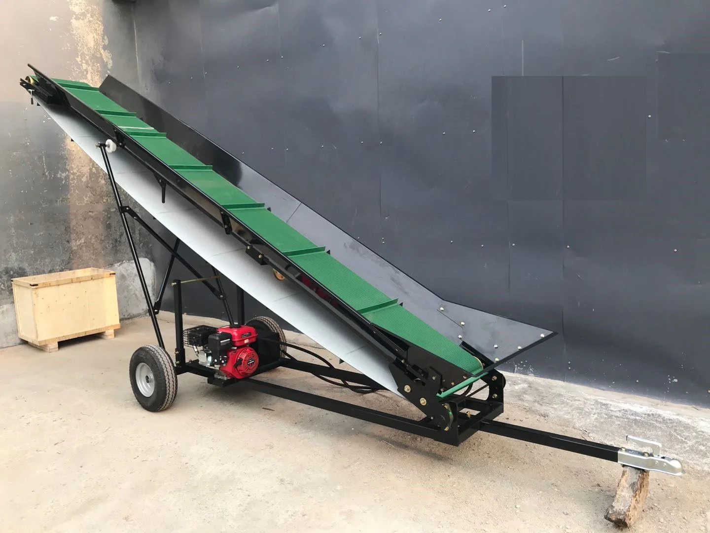 Portable Material Conveyor – Gas-Powered Firewood & Grain Mover | FC300 / FC500 - Image 3