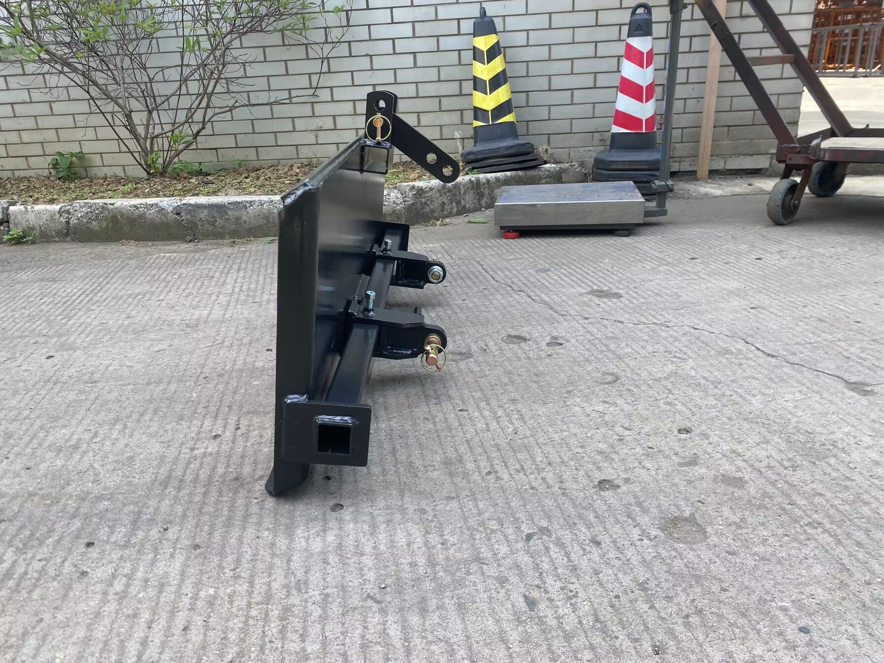 Heavy-Duty 3-Point Skid Steer Adapter Plate – Universal Quick Attach for Tractors & Loaders - Image 10
