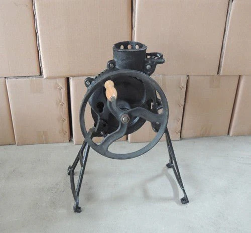 Heavy Duty Cast Iron Corn Sheller Machine – Manual Hand Crank Thresher for Farm, Feed, Garden & Homestead – Durable Kernel Remover Tool 339418 - Image 4