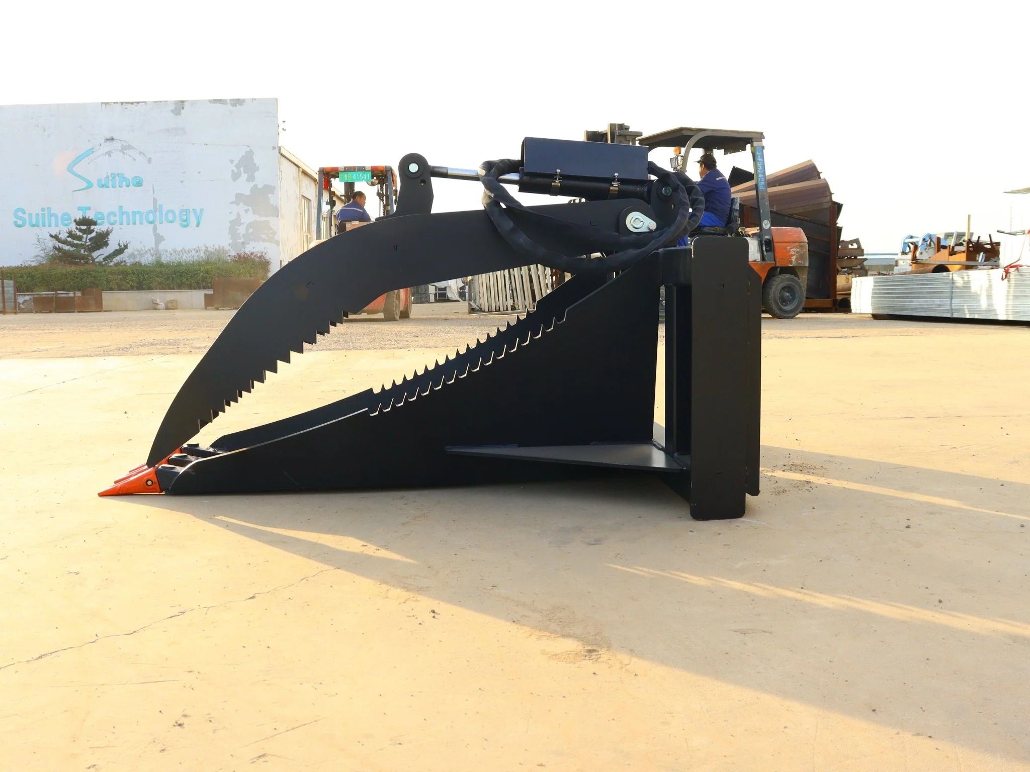 Heavy-Duty Skid Steer Hydraulic Stump Bucket Grapple for Tree and Root Removal SU12026 - Image 2