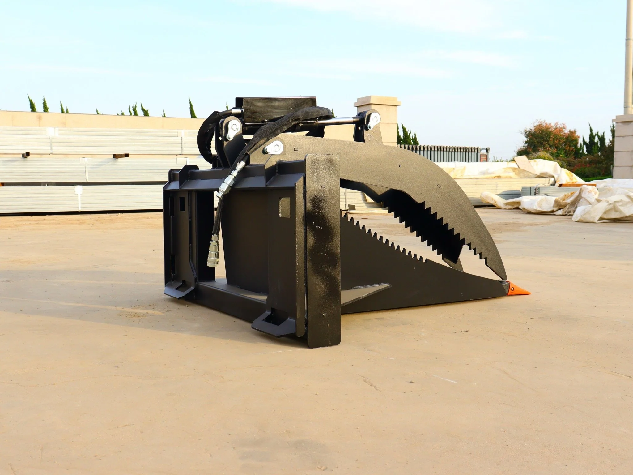 Heavy-Duty Skid Steer Hydraulic Stump Bucket Grapple for Tree and Root Removal SU12026 - Image 4