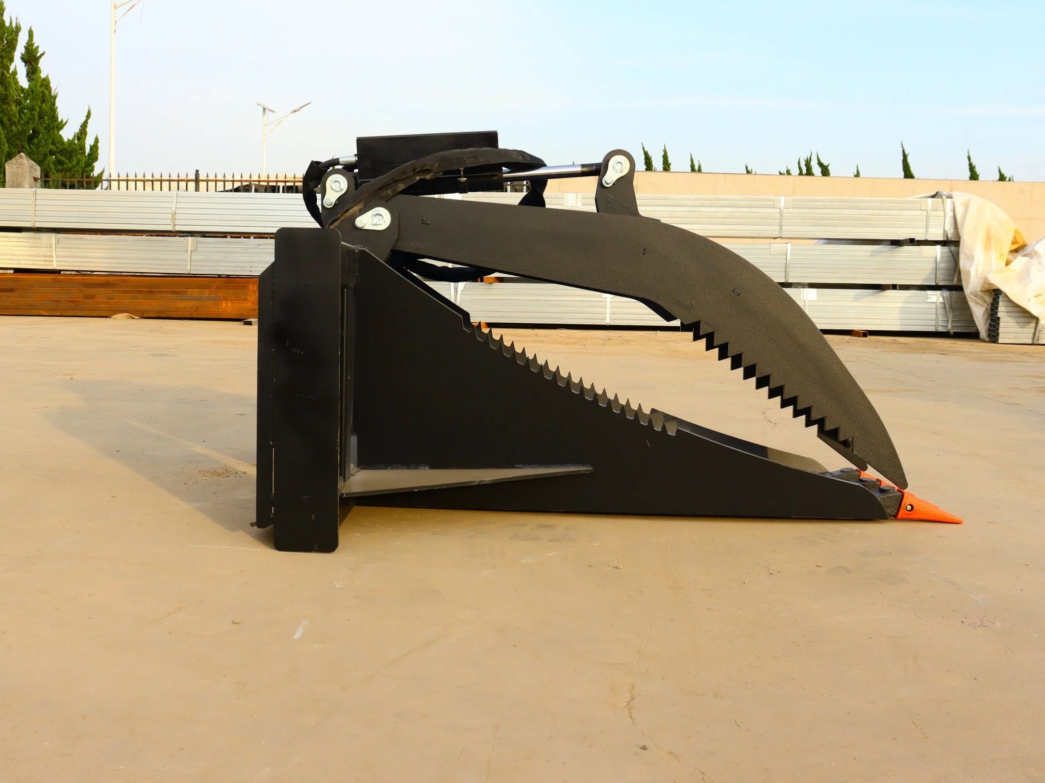 Heavy-Duty Skid Steer Hydraulic Stump Bucket Grapple for Tree and Root Removal SU12026 - Image 5